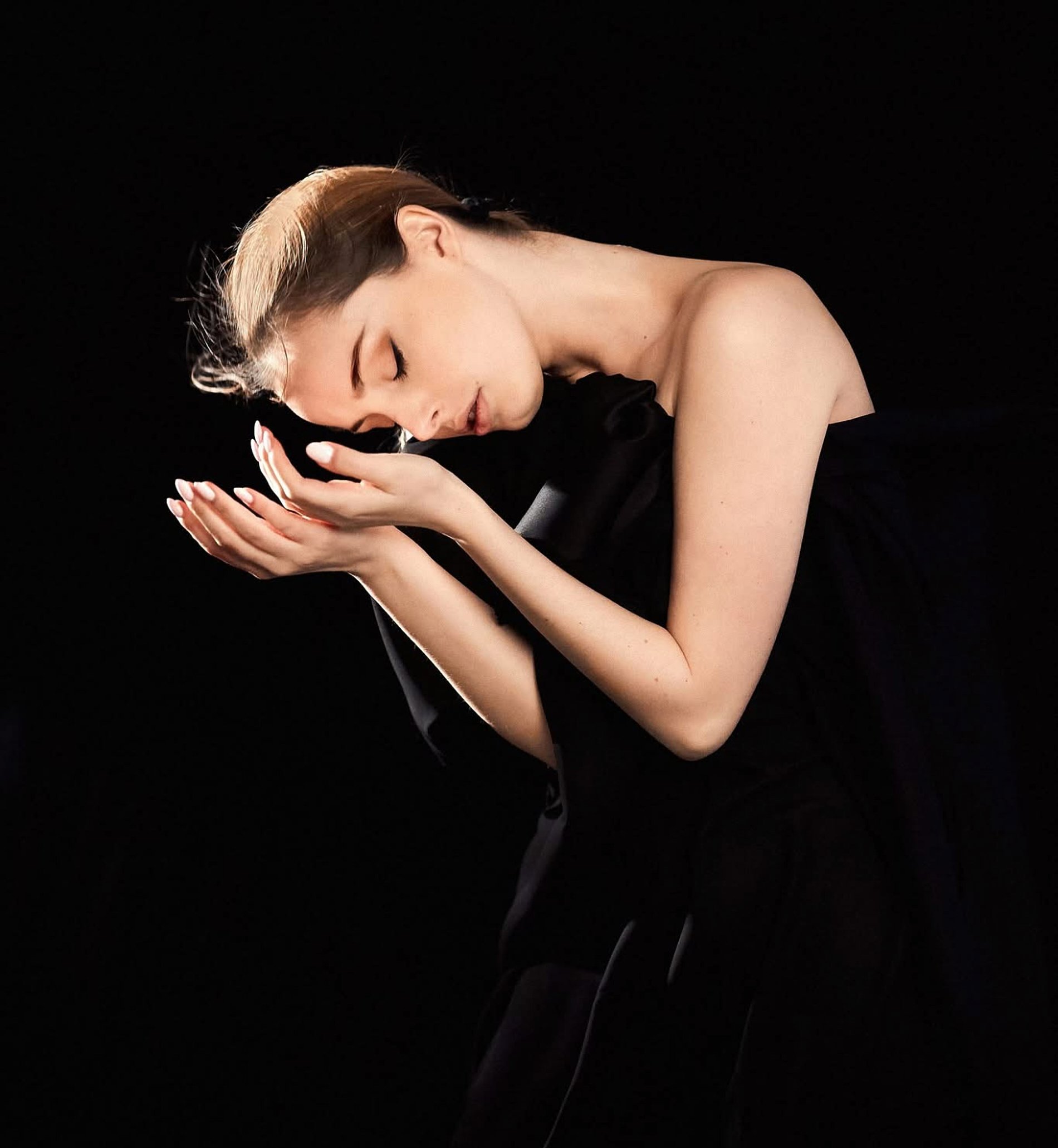 Hands-026.jpg