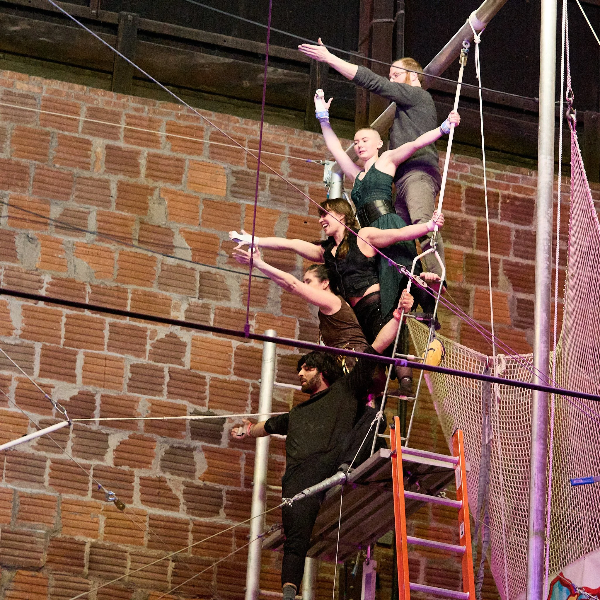 Act 6 - Trapeze-191_3071865_1.jpg