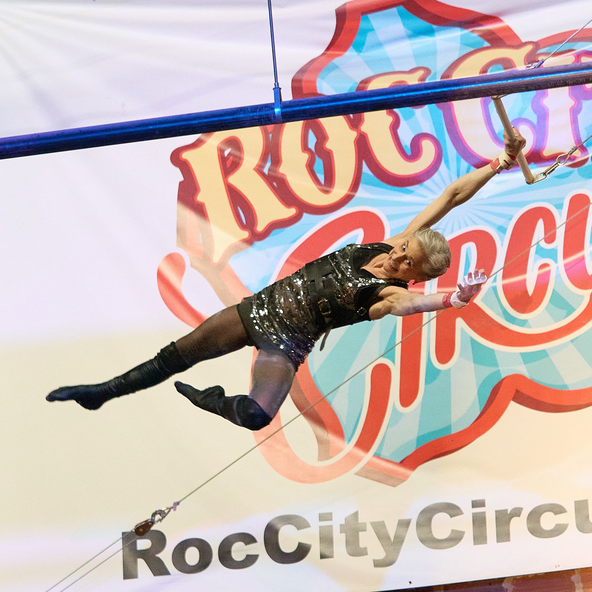 Act 6 - Trapeze-190_3071840_1.jpg