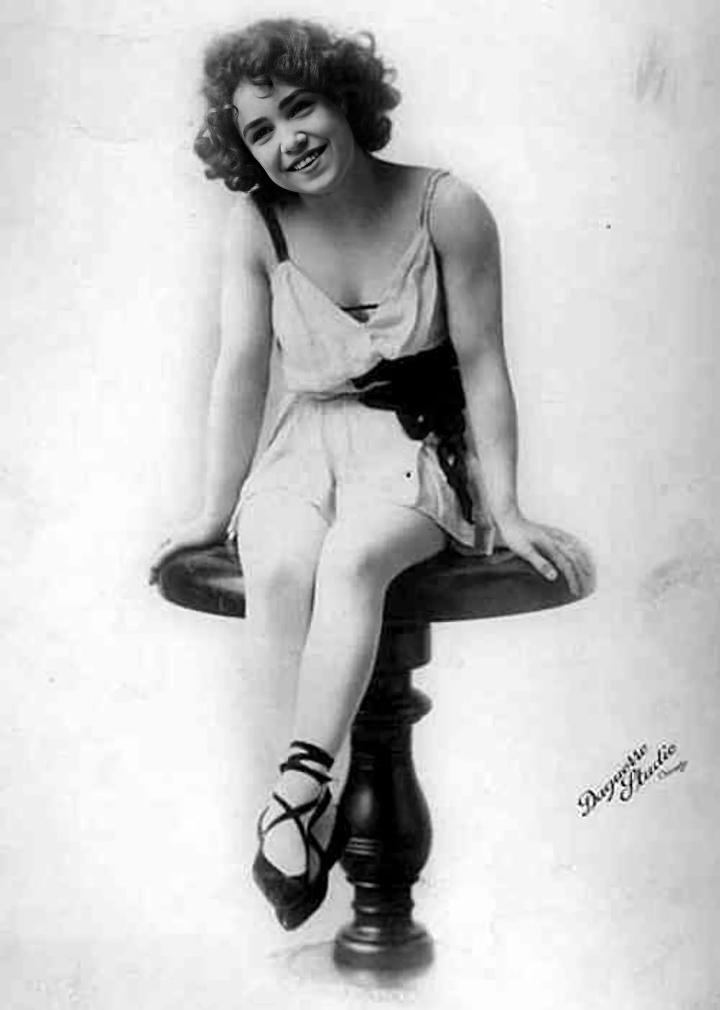 Lillian - Promo Photo