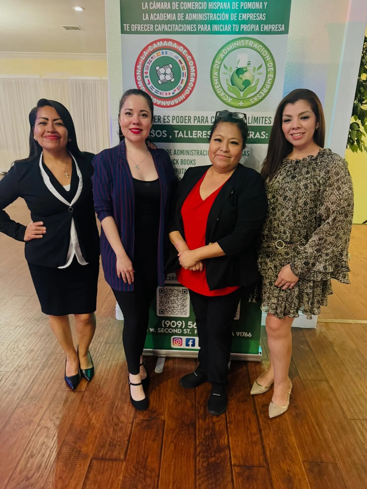 Parte de nuestra mesa directiva en el business mixer