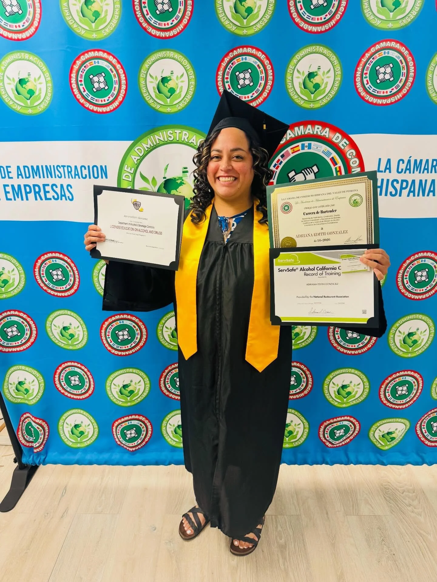 Felicidades por su graduacion de Bartender y certificacion del estado ya esta lista para iniciar su propio negocio pero ella va directo a trabajar en un barco asi que asi inician las oportunidades y quien logra sus metas es quien aprende a tomar desi