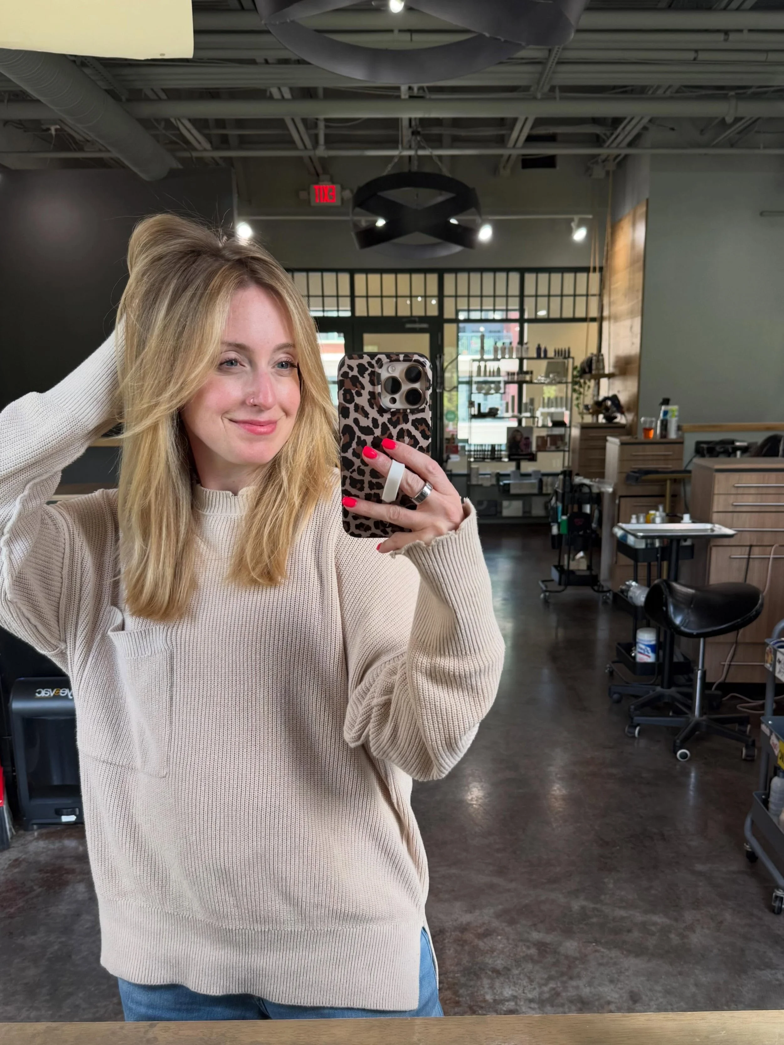 Thank you @jesschristyhair for the freshen up ✂️ 

Love the cut and love YOU!