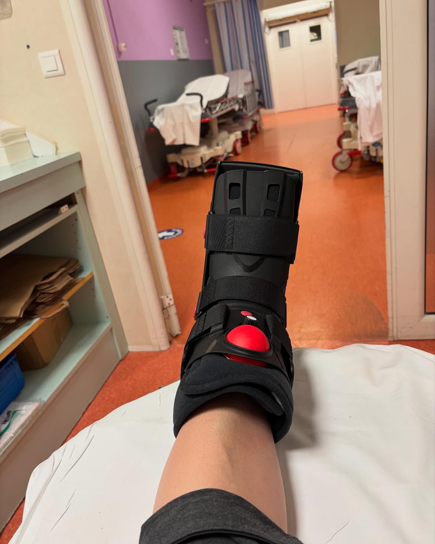 Went to Bordeaux and brought back a broken foot&hellip;.🤦🏽&zwj;♀️

I wish I had a good story about breaking it by dancing on a table or doing karate but I tripped in my hotel room and fell. All those years of ballet apparently did not make me less 