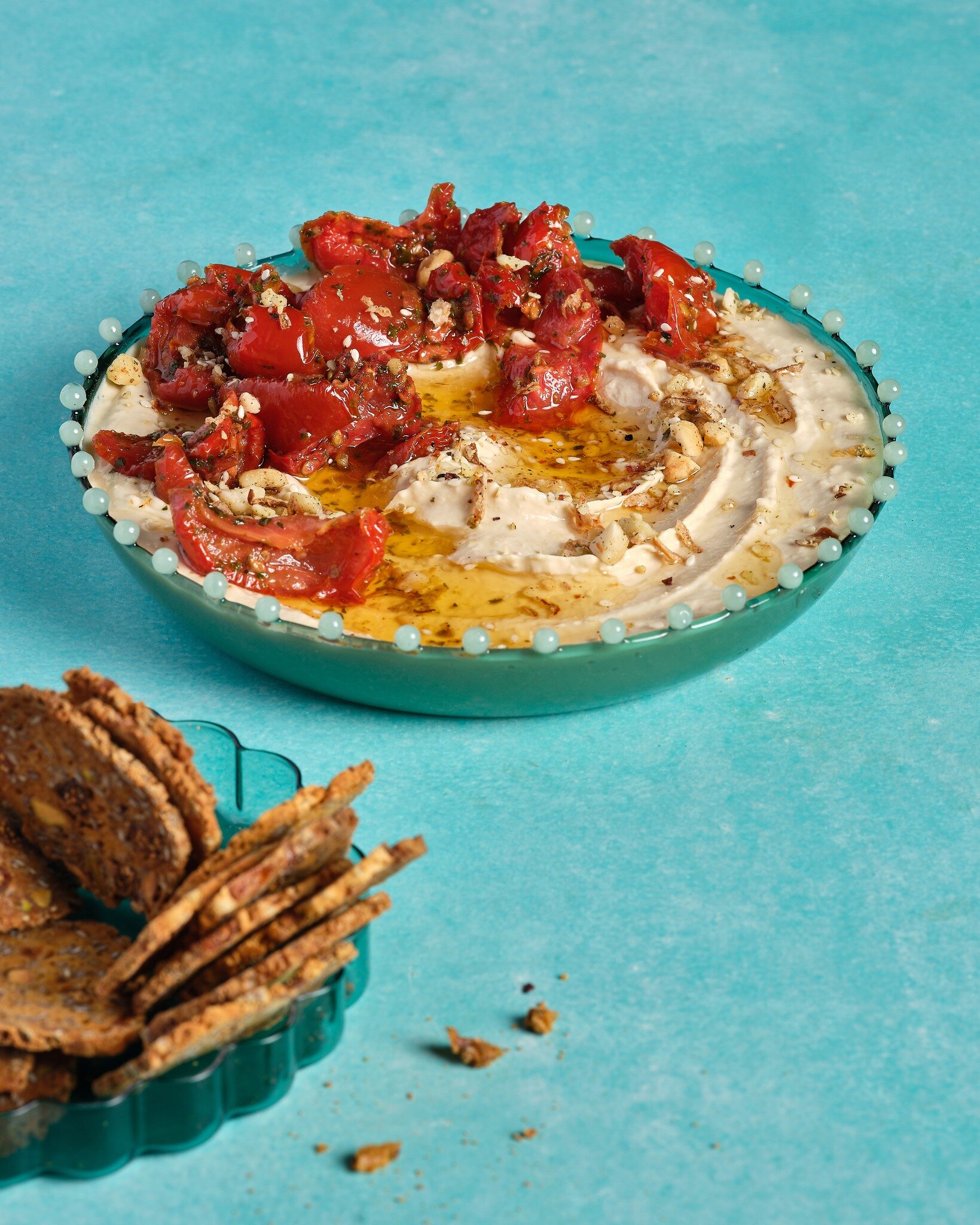 Jazz up your mezze by adding your favourite toppers to our classically creamy Hommus. We're loving this combination of sweet marinated sun-dried tomatoes and spicy dukkah. Sooo delicious you'll be hard pressed not to double dip! 

.

.

.

.

#yumis 