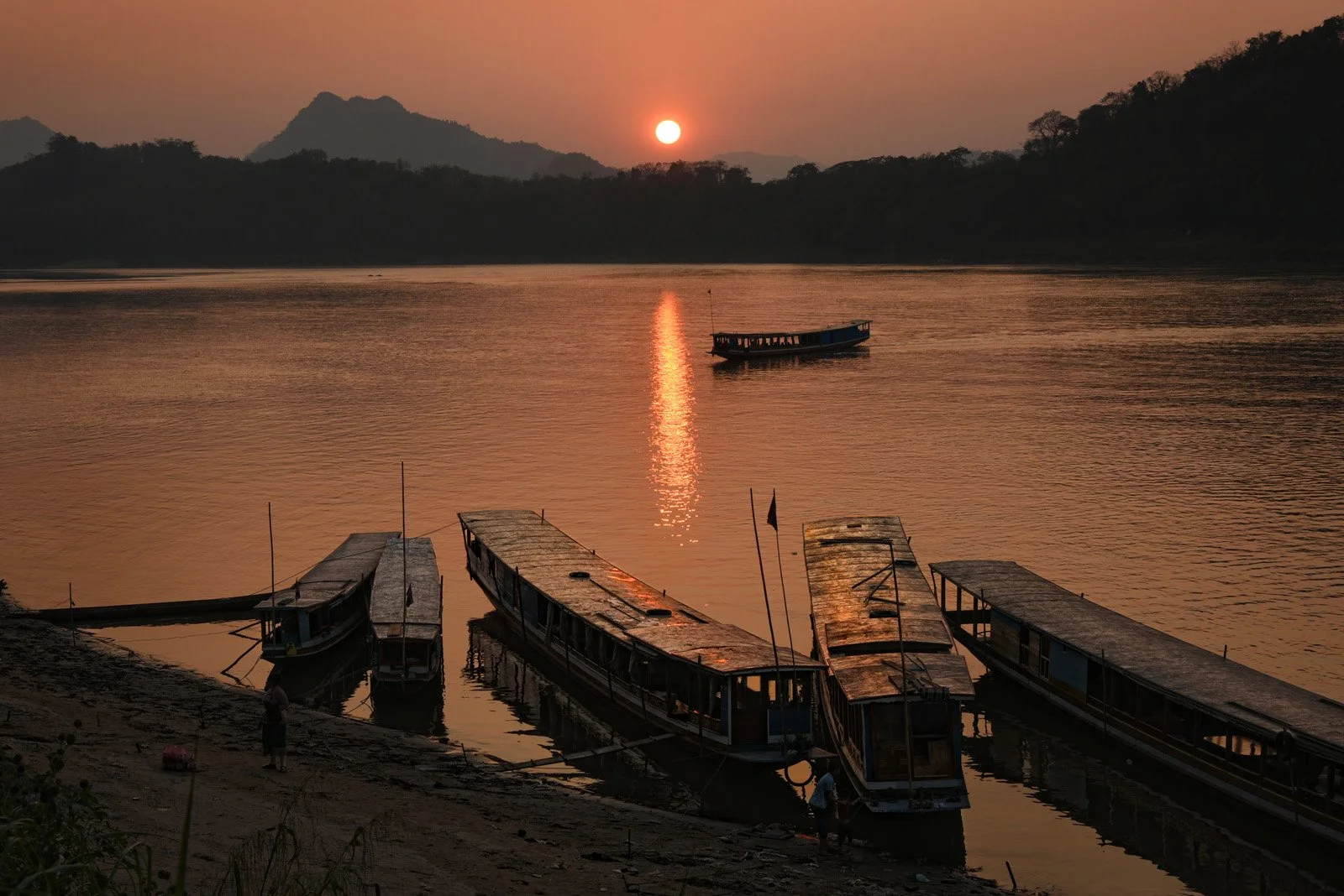 sunset_mekong_river.jpg