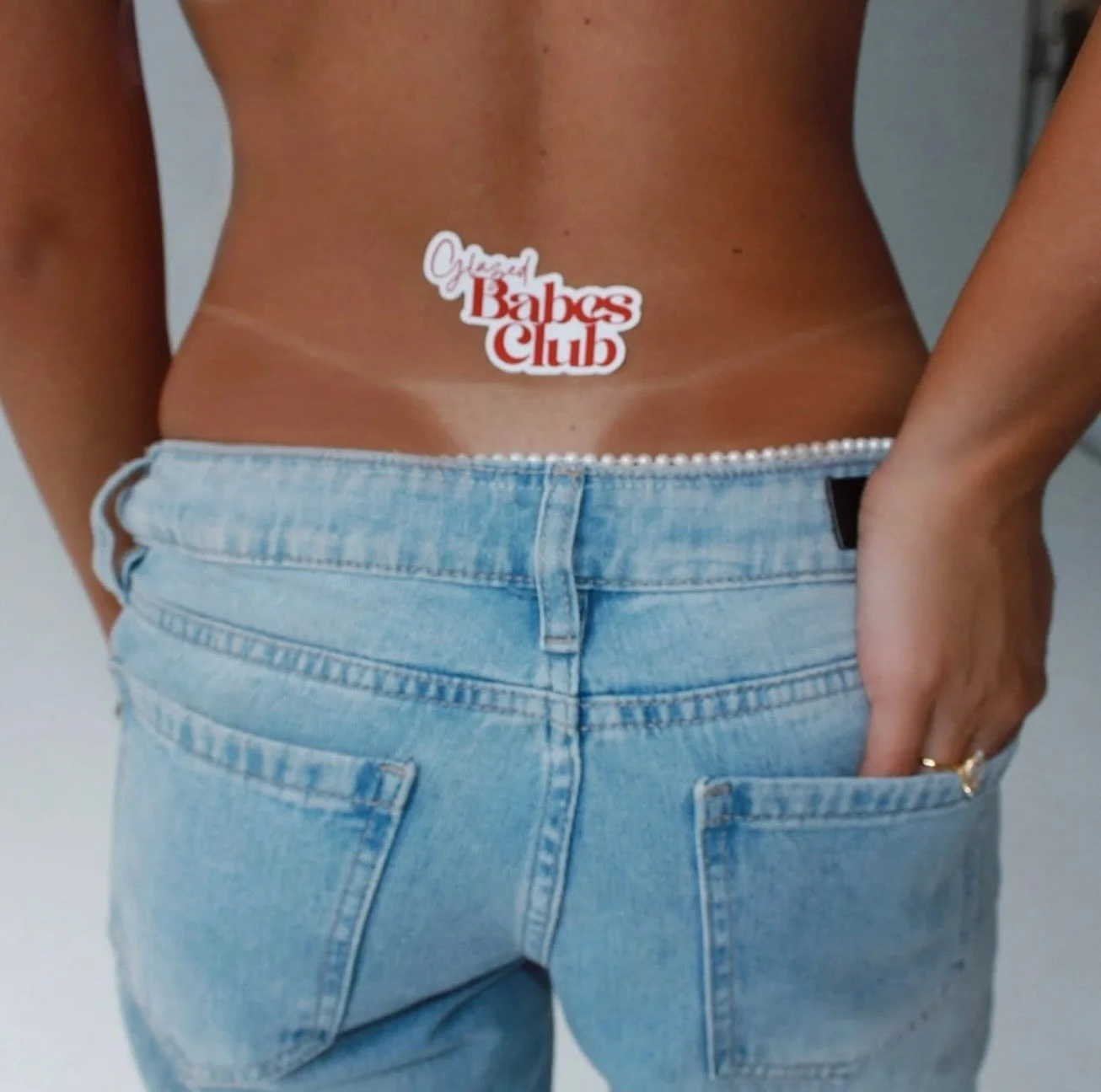 Welcome to the Glazed Babes Club 💖
Glazed Sunless is more than just a spray tan solution or a product line — it’s a community built on support, growth, and the belief that every artist deserves to feel confident in their craft.
Here, we