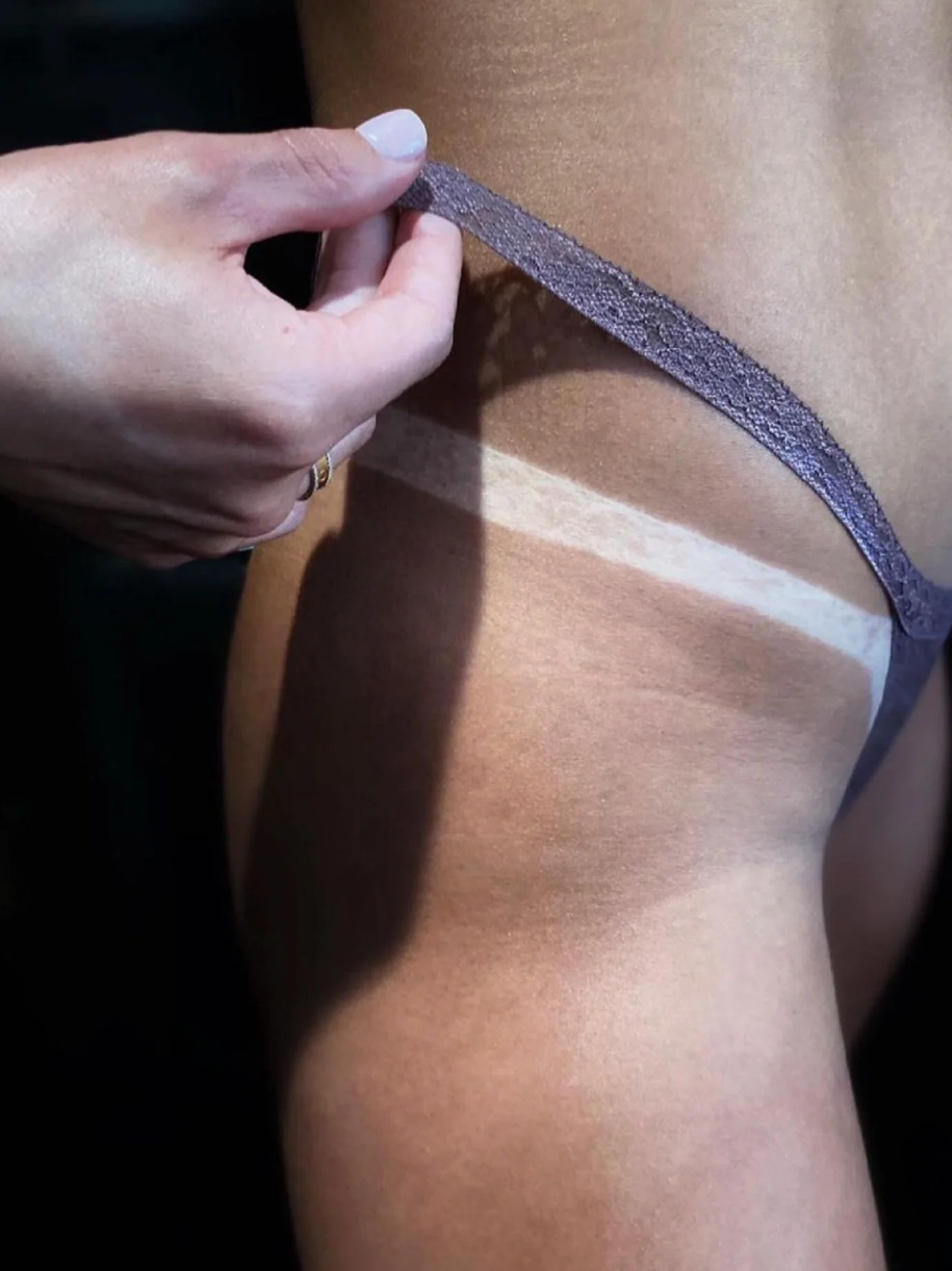 ✨ The art of the bronzer depth is in your hands, as the artist✨Not every client wants that rich, instant, ultra-dark bronzer — and not every client wants it light and subtle, either. That’s where your technique comes in.
At Glazed Sunles