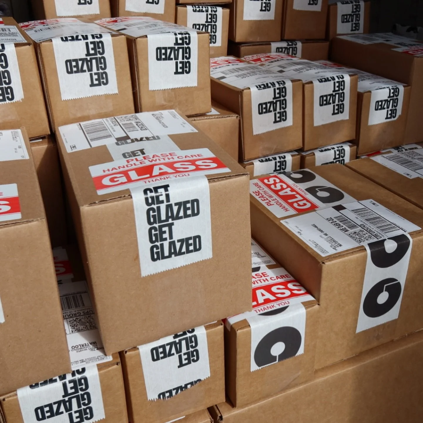 The shortest month of the year&hellip; and somehow one of our biggest. 🤍 Record-breaking February &mdash; we are honestly blown away. 📦 

Thank you for keeping us so extremely busy ⏰, for trusting us with your clients🩷, your businesses, your artis