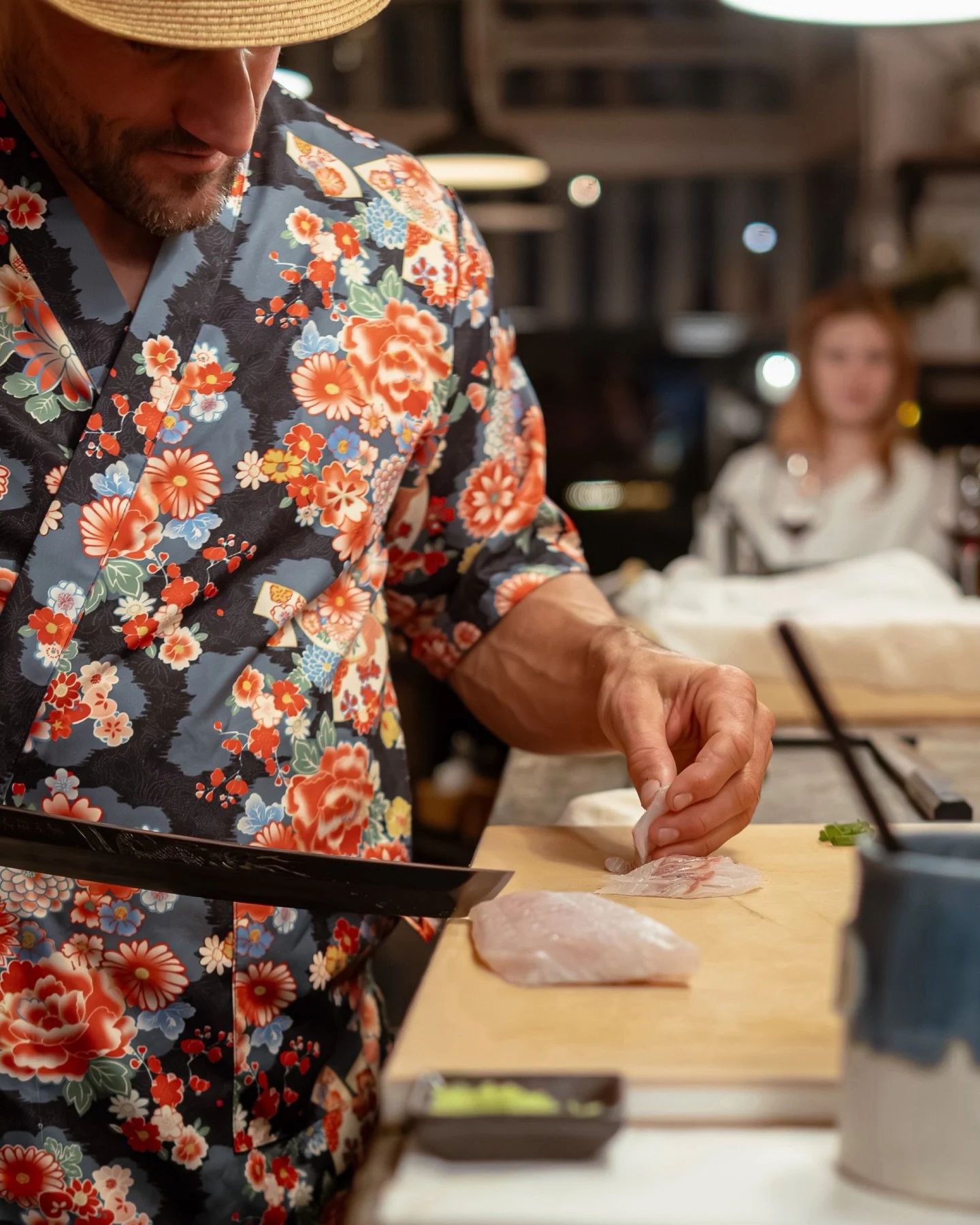 &ldquo;OMAKASE NIGHT&rdquo; 
.
.
&bull;
Sharp cuts.
Warm light.
Pure intention.
.
Hands that respect the product.
Silence that builds the moment.
And a rhythm you can feel before you taste it.
.
From raw to refined.
From ocean to experience. 🌊🍣
.


