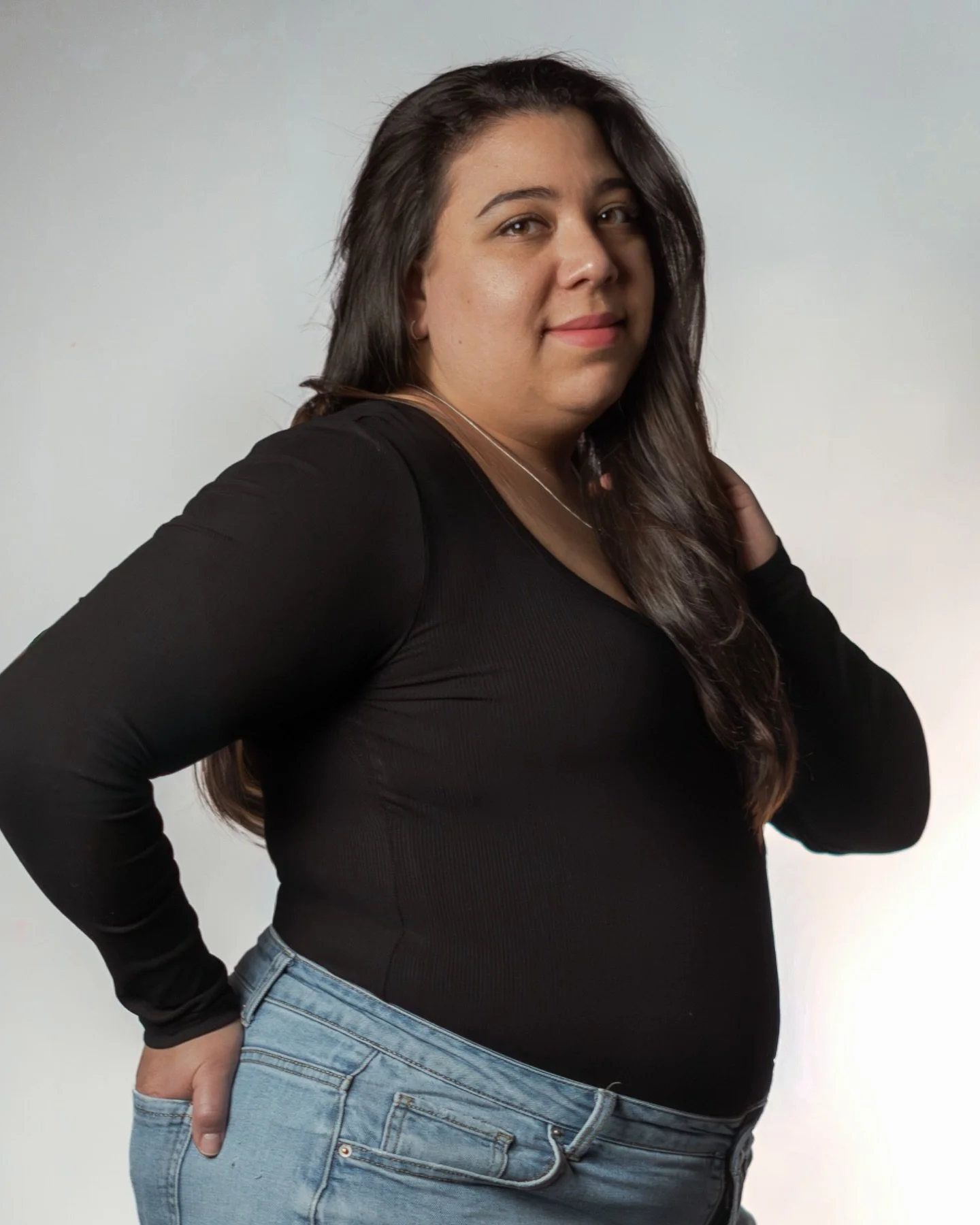 Creative + Photography: Oscar Ruiz
Moka Studio
&bull;
Creativo + C&aacute;mara: Oscar Ruiz
Moka Studio
&bull;
Soft light.
Blooming textures.
Quiet confidence.
.
A simple studio.
A few flowers.
And a reminder that beauty doesn&rsquo;t need permission.