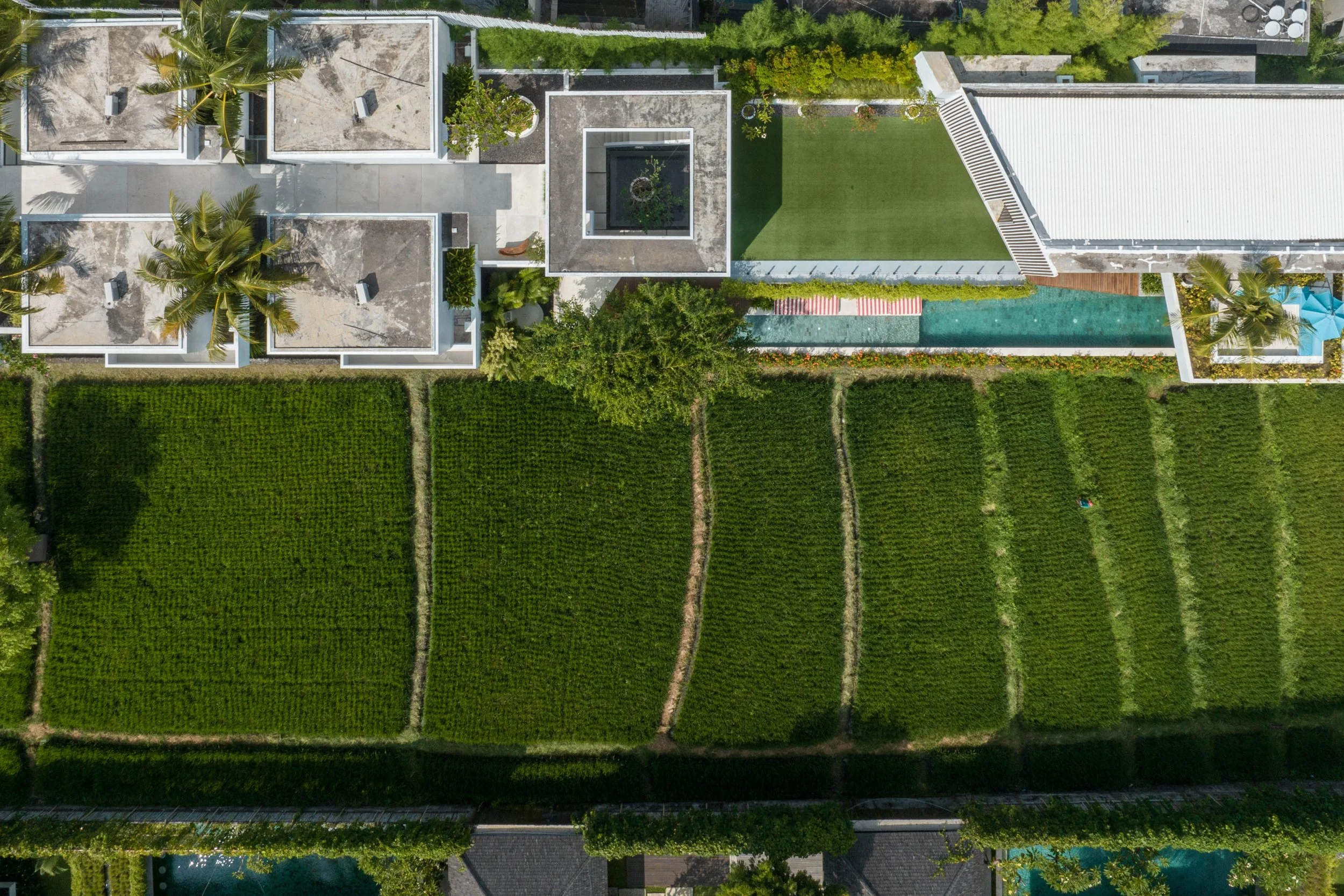 STUNNING ARCHITECTURAL RESIDENCE - 5 BEDROOM - BERAWA - CANGGU