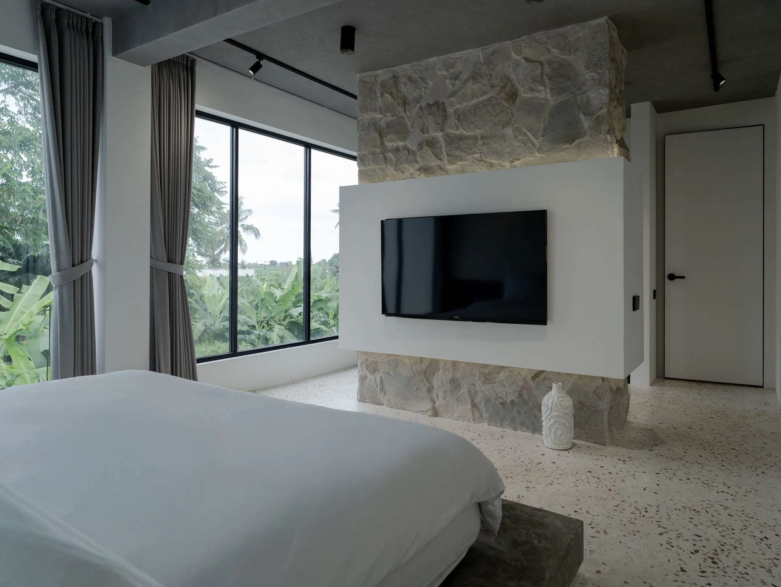MONOCHROME GEOMETRY VILLA - 2 BEDROOM - PERERENAN