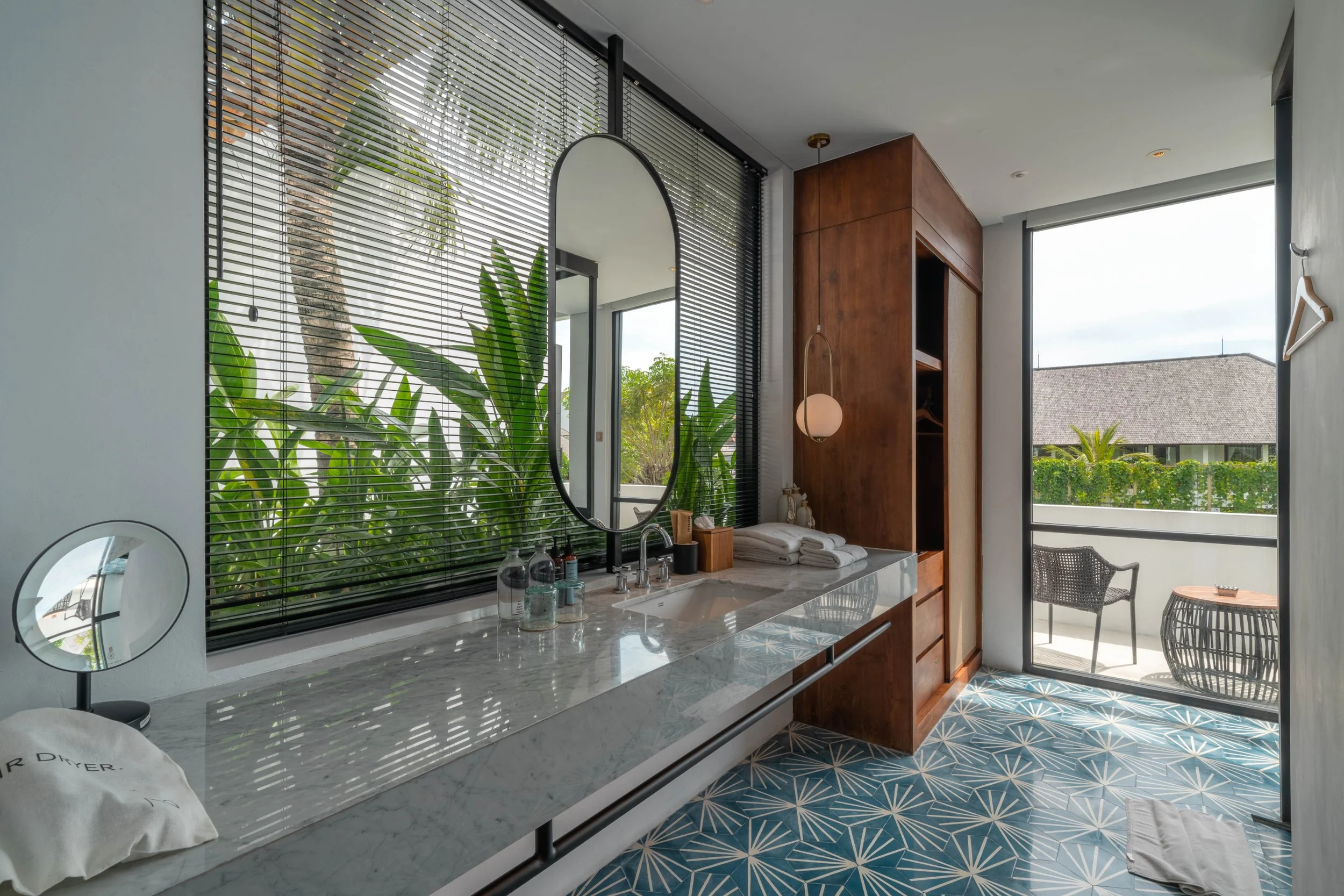 STUNNING ARCHITECTURAL RESIDENCE - 5 BEDROOM - BERAWA - CANGGU