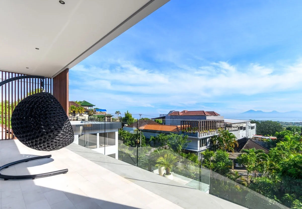 MODERN ELEGANT WHITE VILLA - 4 BEDROOM - JIMBARAN