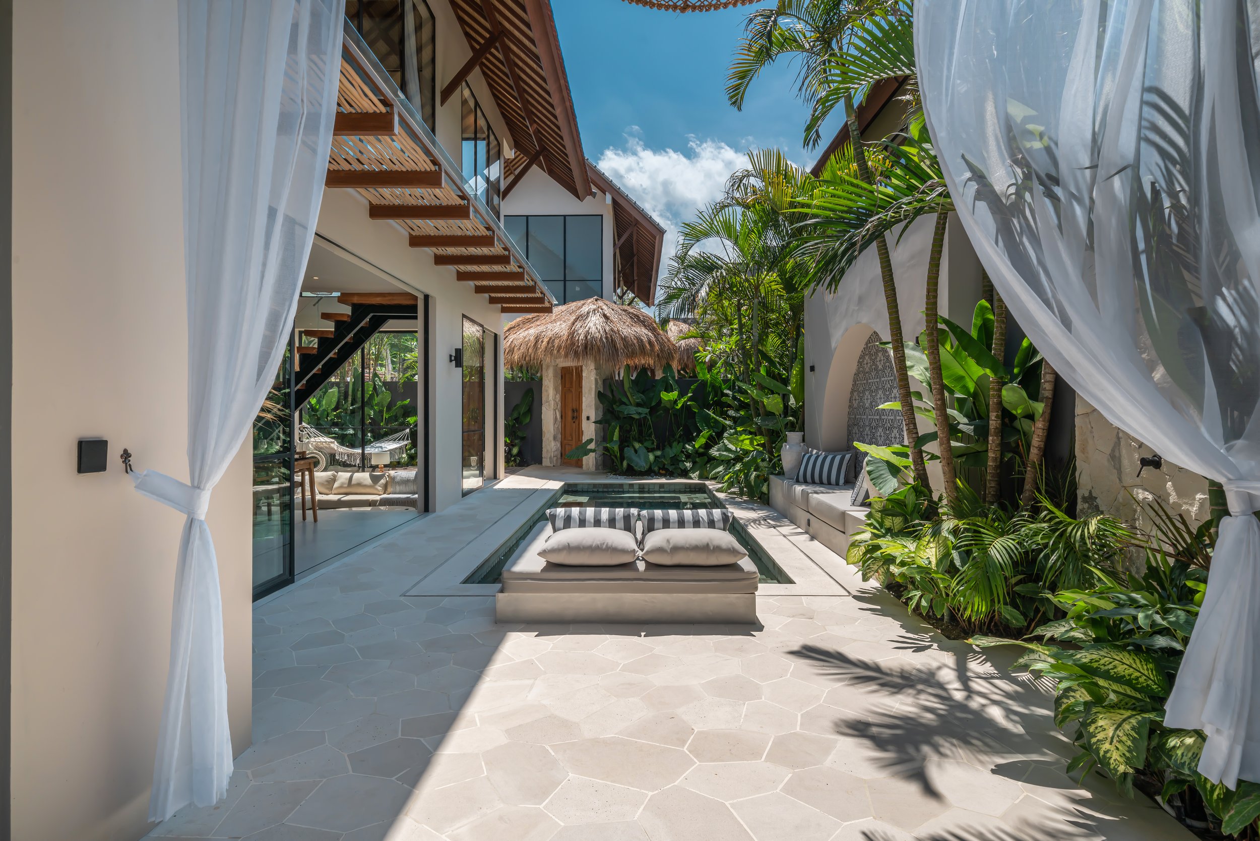 CONTEMPORARY VILLA WITH MEDITERRANEAN TOUCH - 2 BEDROOM - PERERENAN (copie)