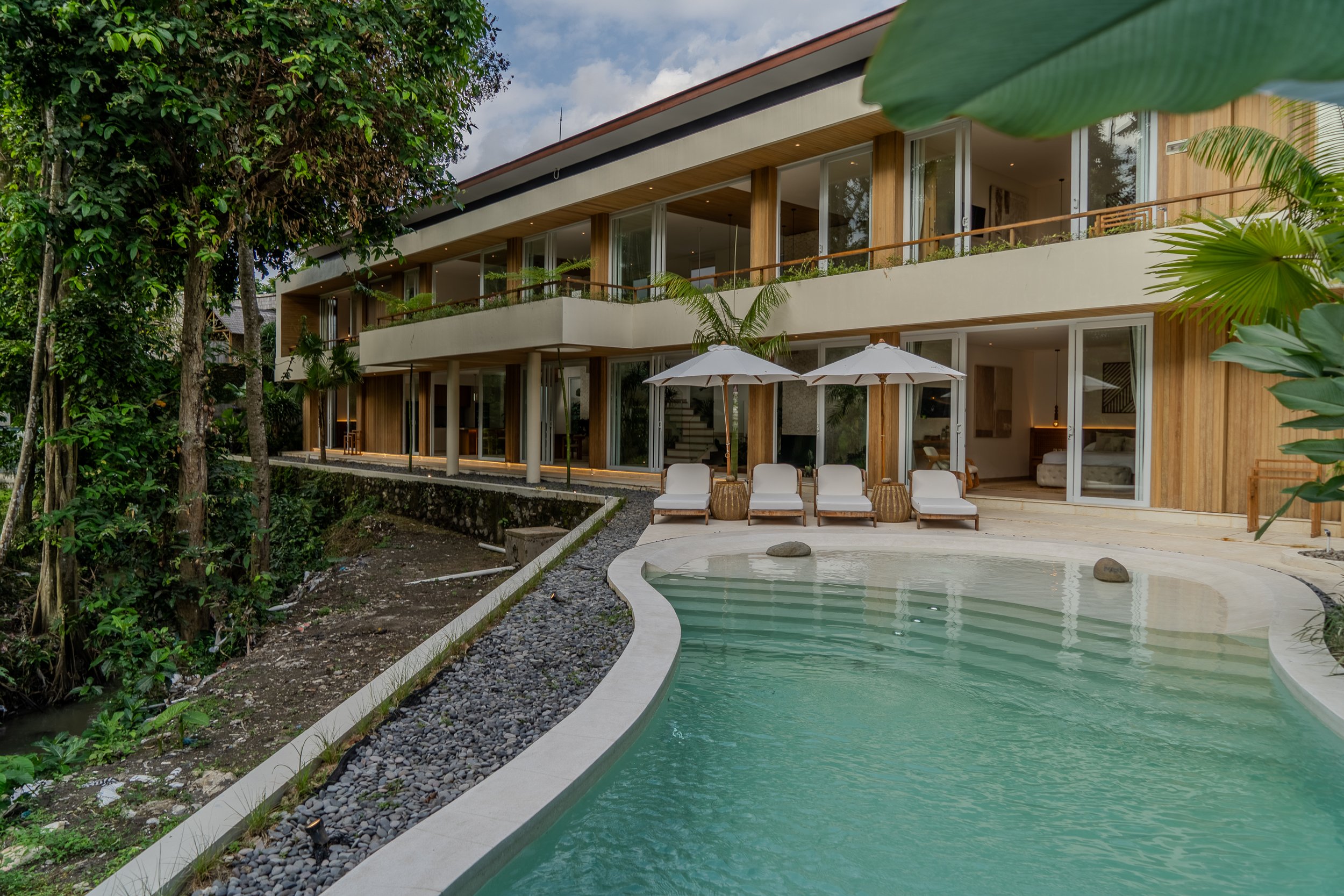 LAGOON STYLE TROPICAL VILLA - 4 BEDROOMS - PERERENAN