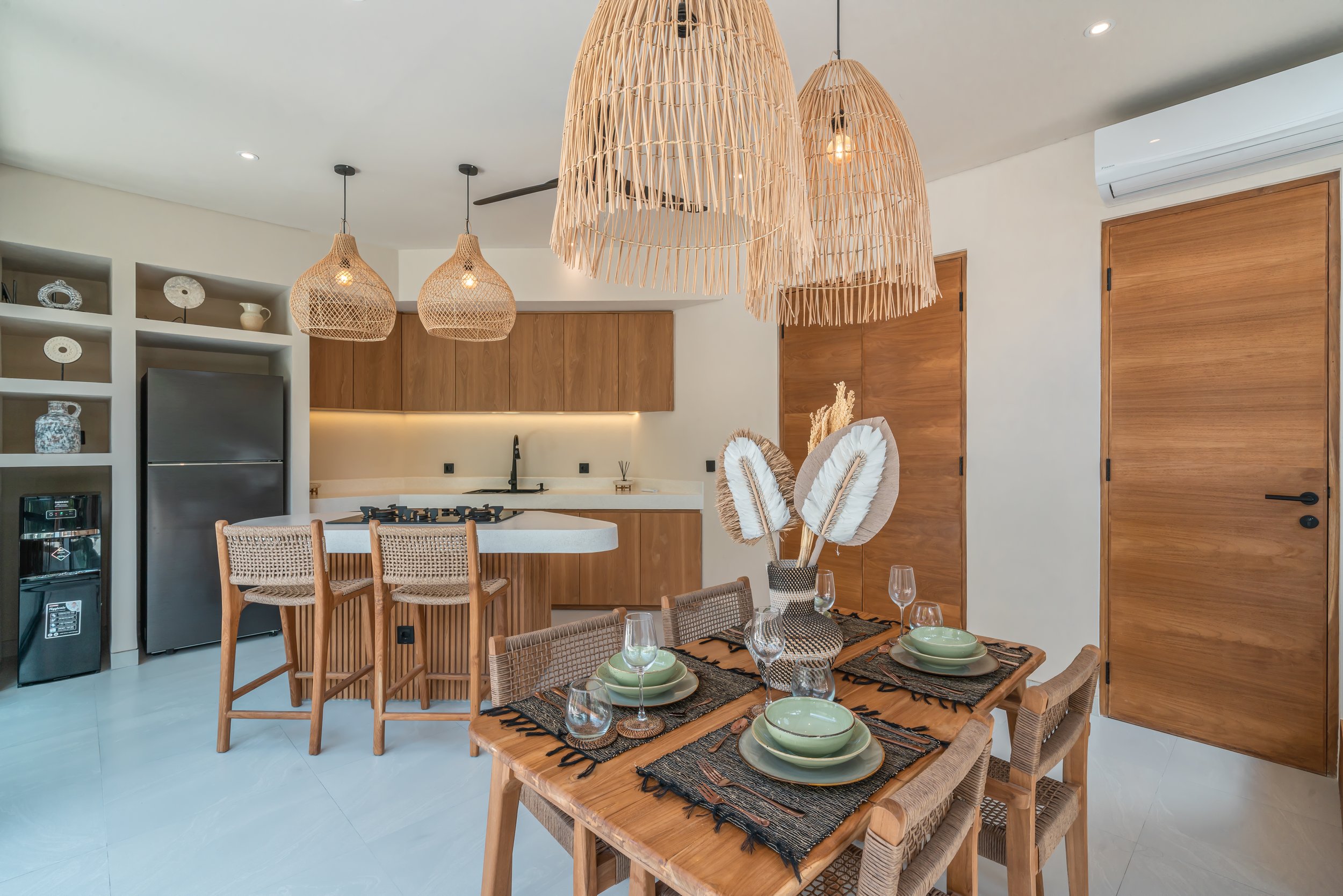 CONTEMPORARY VILLA WITH MEDITERRANEAN TOUCH - 2 BEDROOM - PERERENAN (copie)