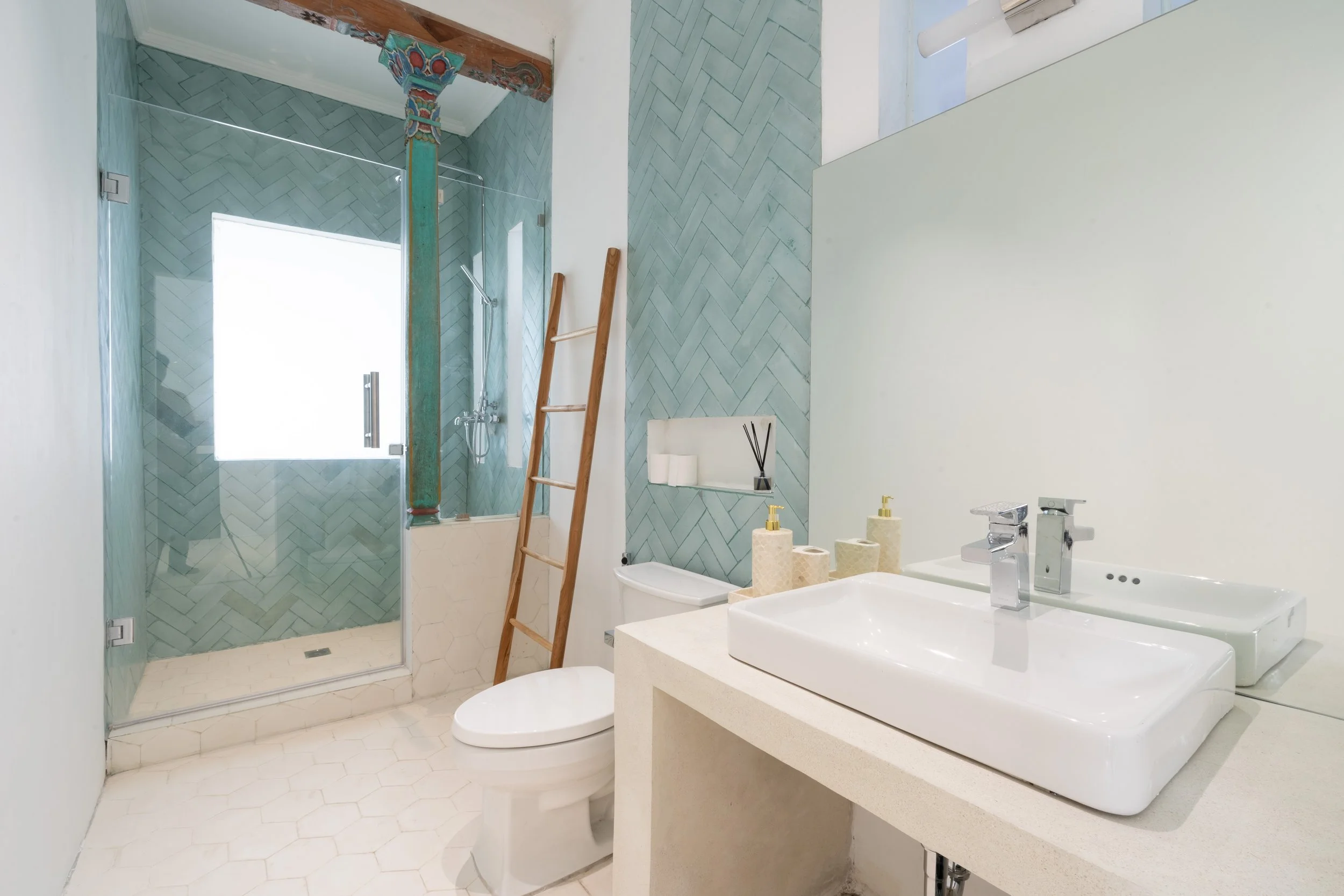 CONTEMPORARY SACTUARY FRAMED BY NATURE - 6 BEDROOM - UBUD