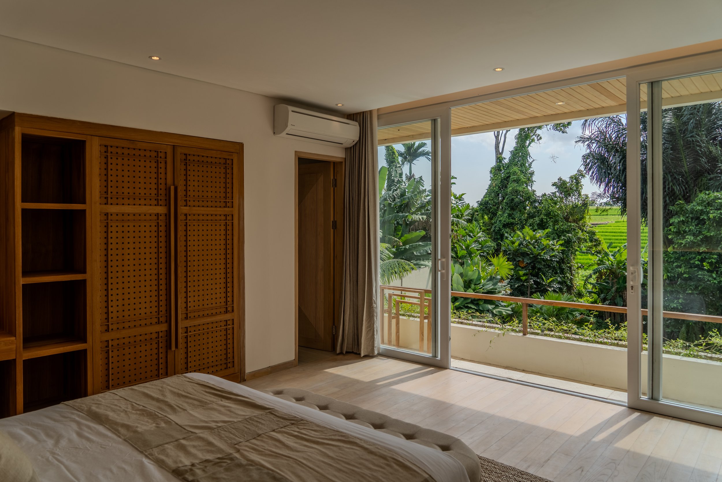 LAGOON STYLE TROPICAL VILLA - 4 BEDROOMS - PERERENAN