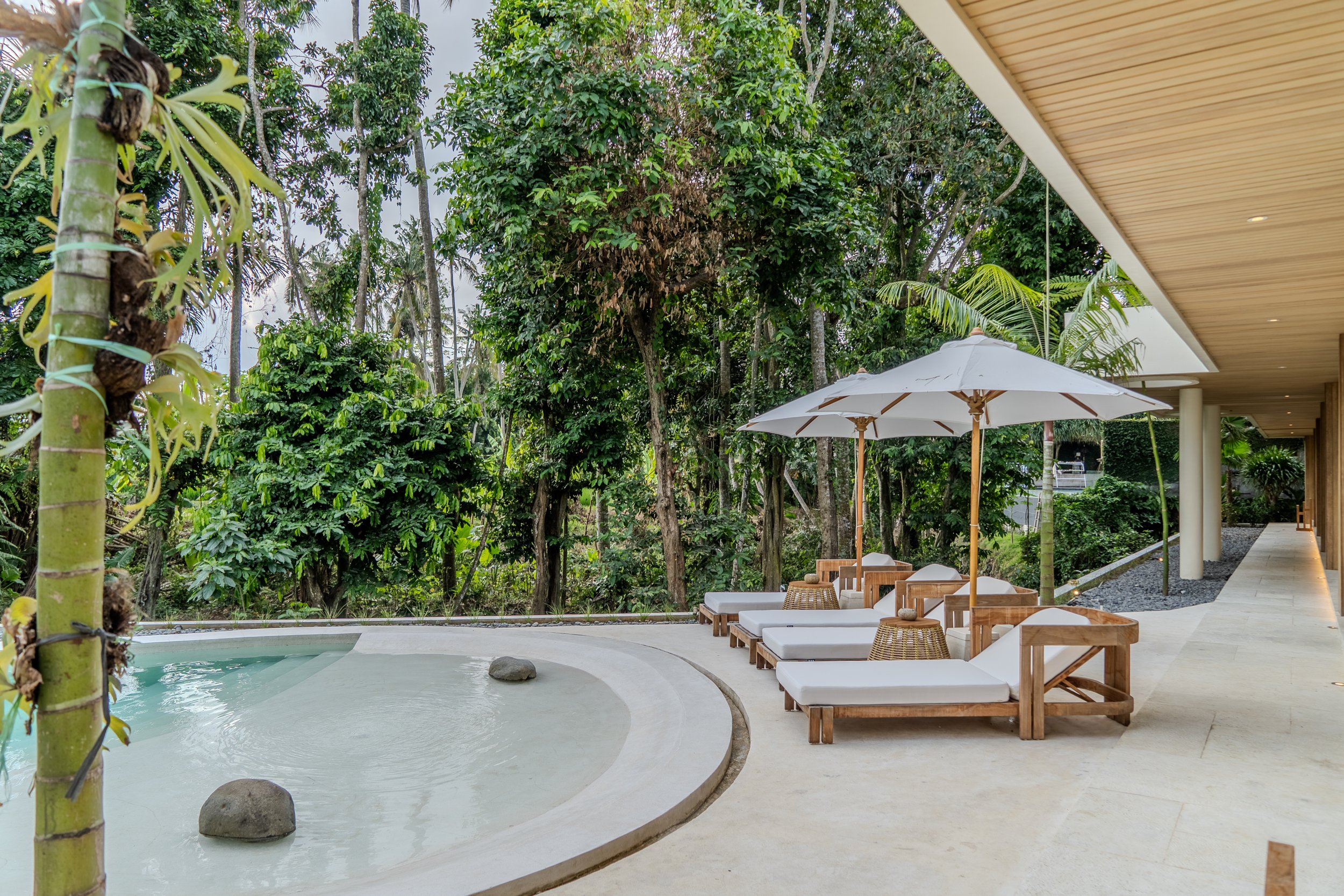 LAGOON STYLE TROPICAL VILLA - 4 BEDROOMS - PERERENAN