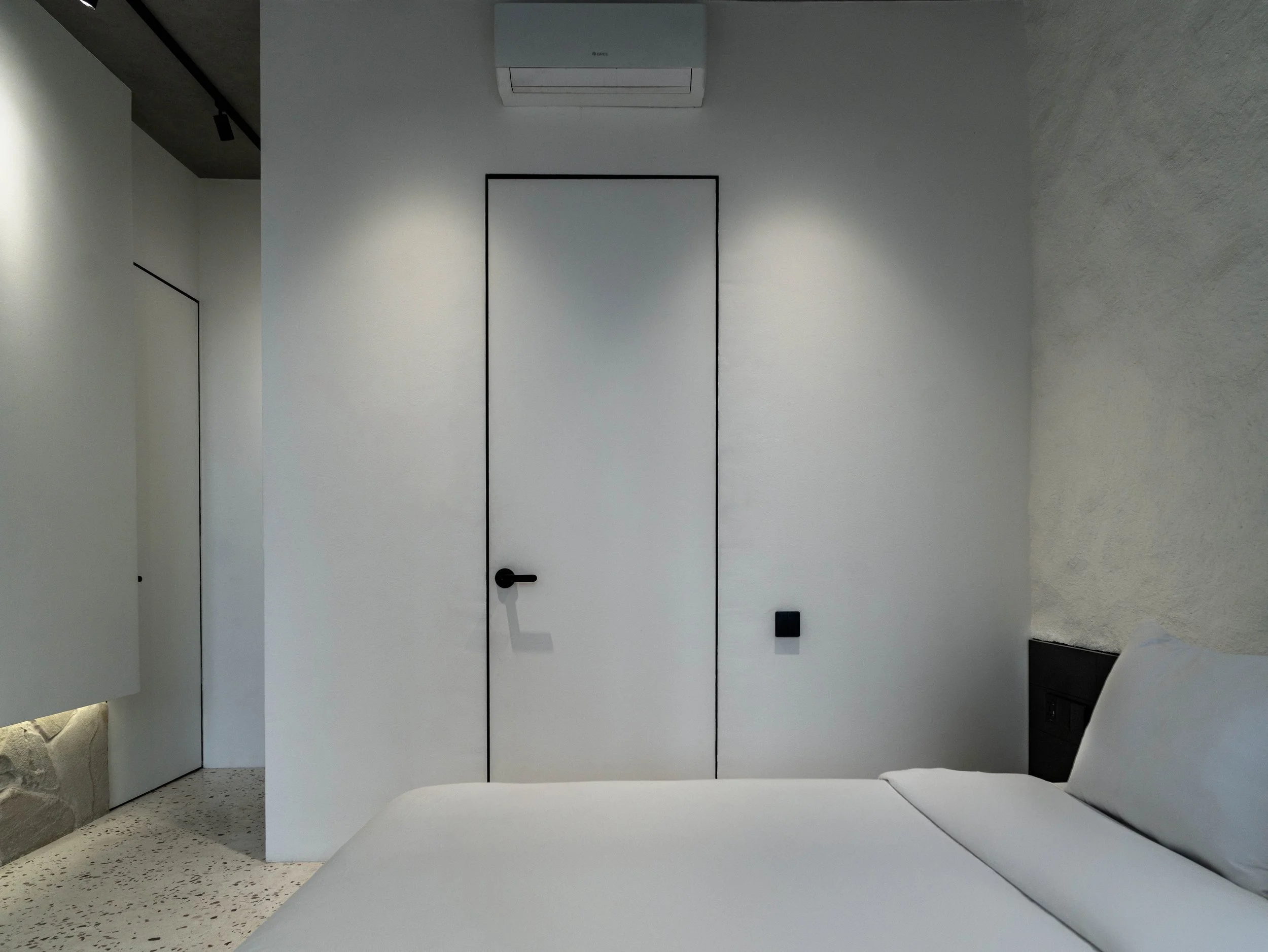 MONOCHROME GEOMETRY VILLA - 2 BEDROOM - PERERENAN
