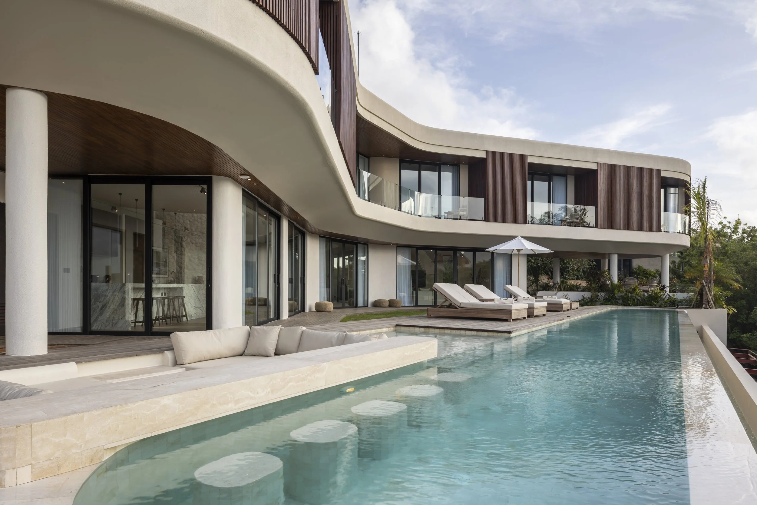 OCEAN VIEW VILLA WITH PRIVATE BEACH ACCESS - 5 BEDROOM - ULUWATU