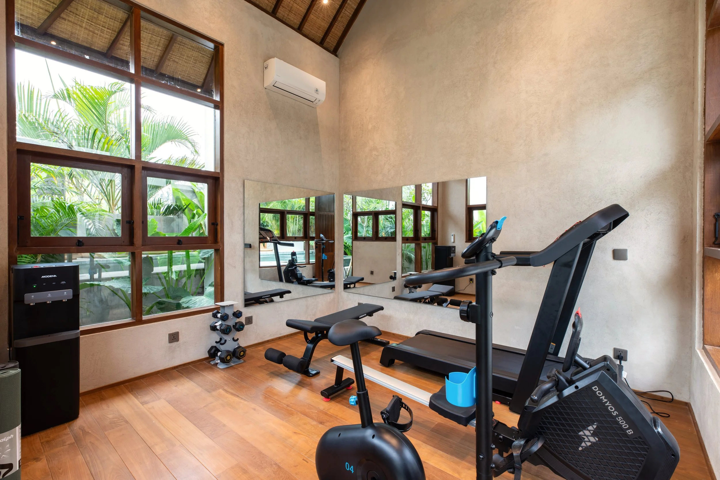 BALINESE MODERN TROPICAL STYLE VILLA - 6 BEDROOM - NYANYI BEACH - villa - for - sale - Bali