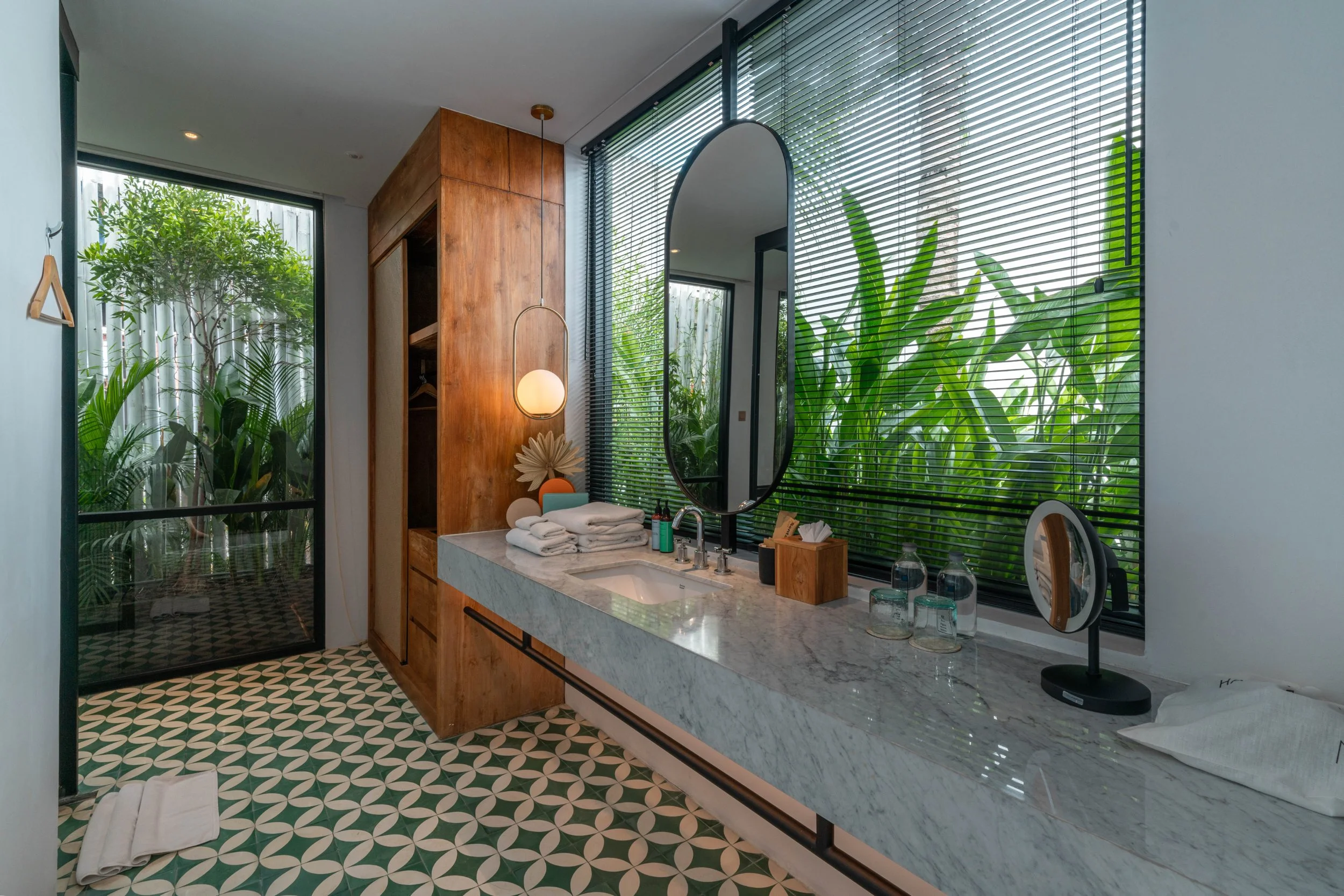 STUNNING ARCHITECTURAL RESIDENCE - 5 BEDROOM - BERAWA - CANGGU