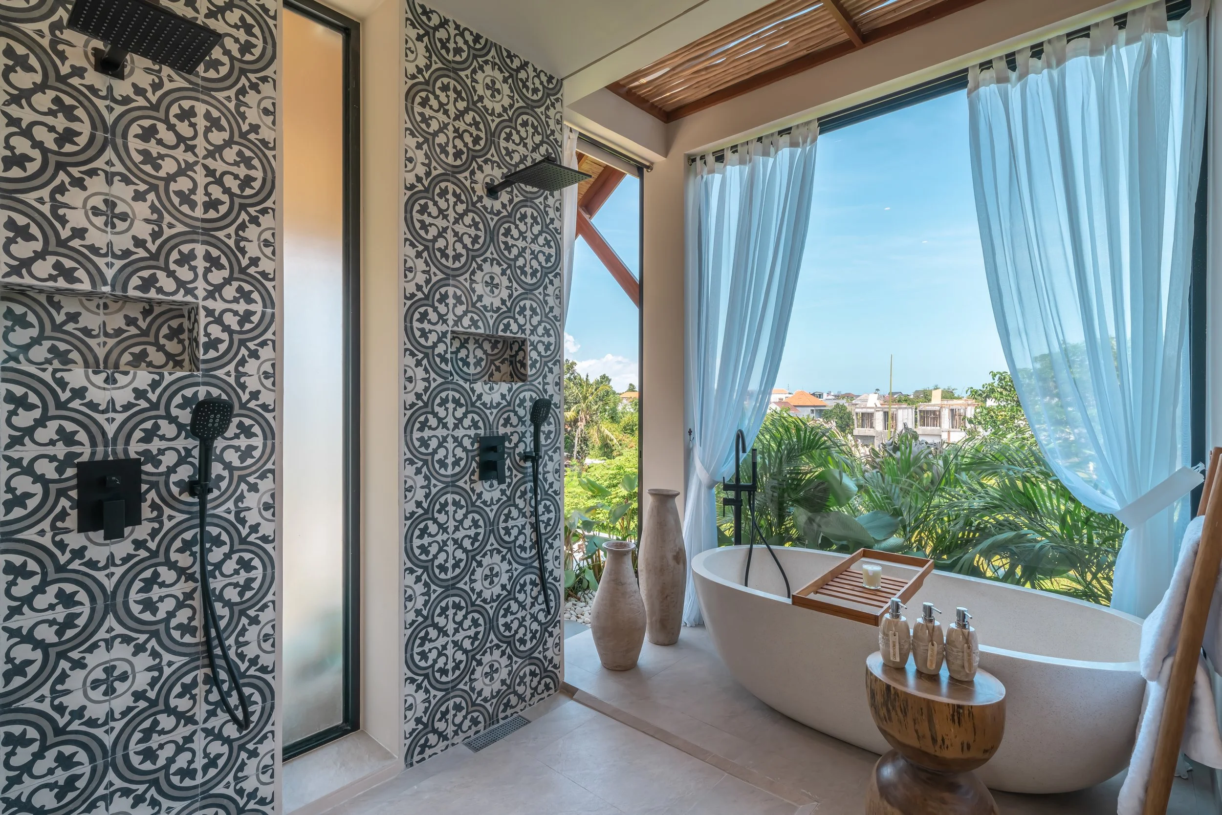 CONTEMPORARY VILLA WITH MEDITERRANEAN TOUCH - 2 BEDROOM - PERERENAN (copie)