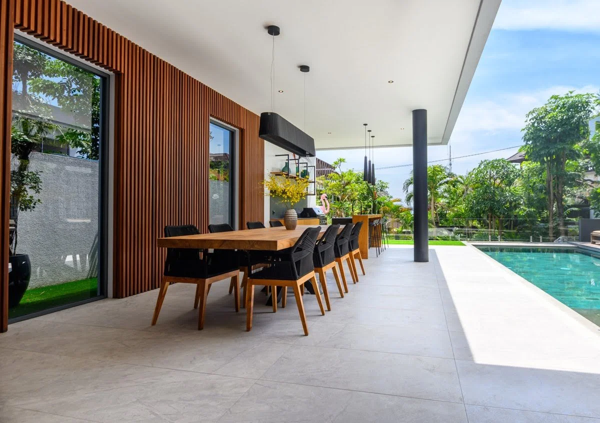 MODERN ELEGANT WHITE VILLA - 4 BEDROOM - JIMBARAN