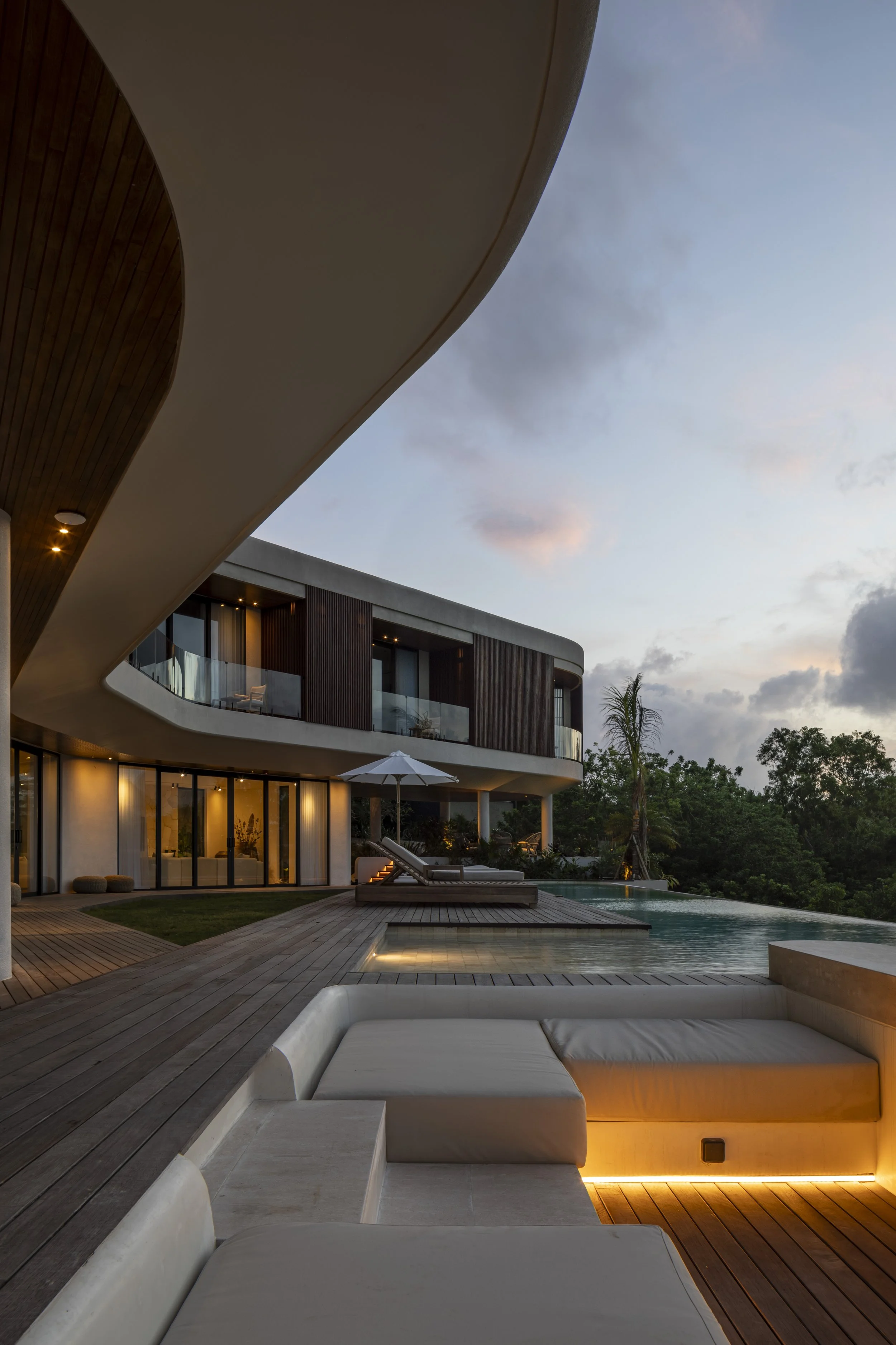 OCEAN VIEW VILLA WITH PRIVATE BEACH ACCESS - 5 BEDROOM - ULUWATU