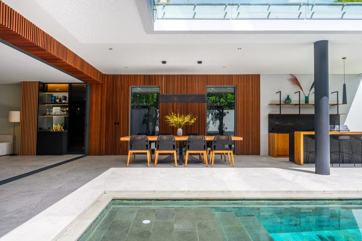 MODERN ELEGANT WHITE VILLA - 4 BEDROOM - JIMBARAN