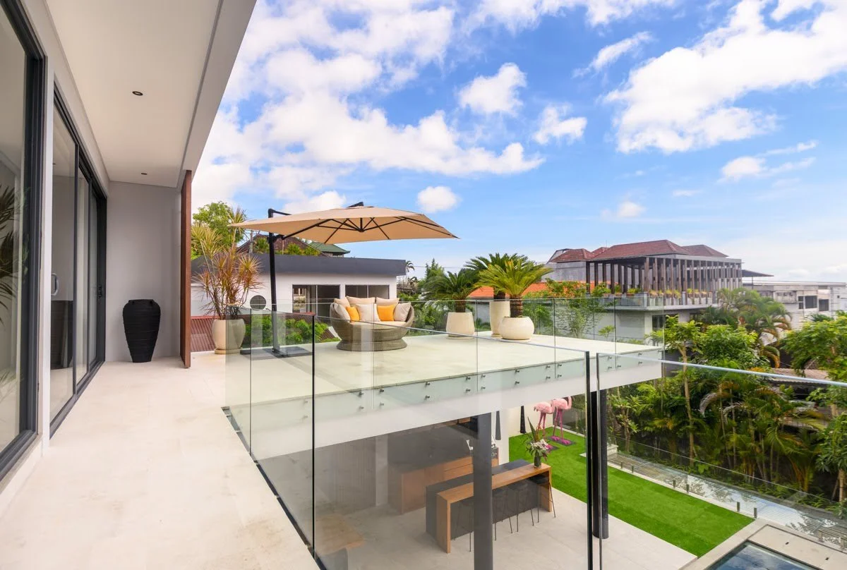 MODERN ELEGANT WHITE VILLA - 4 BEDROOM - JIMBARAN