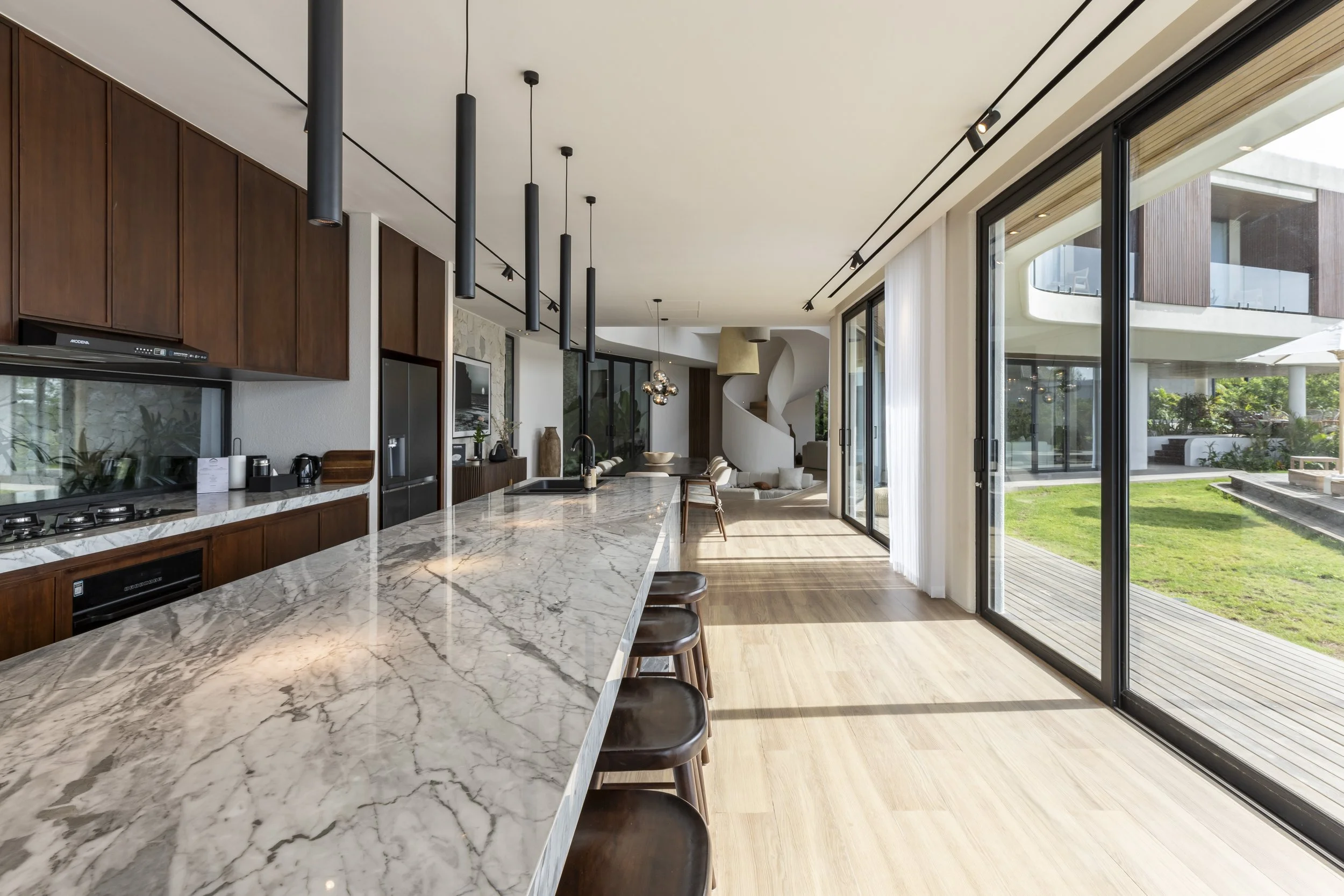 OCEAN VIEW VILLA WITH PRIVATE BEACH ACCESS - 5 BEDROOM - ULUWATU