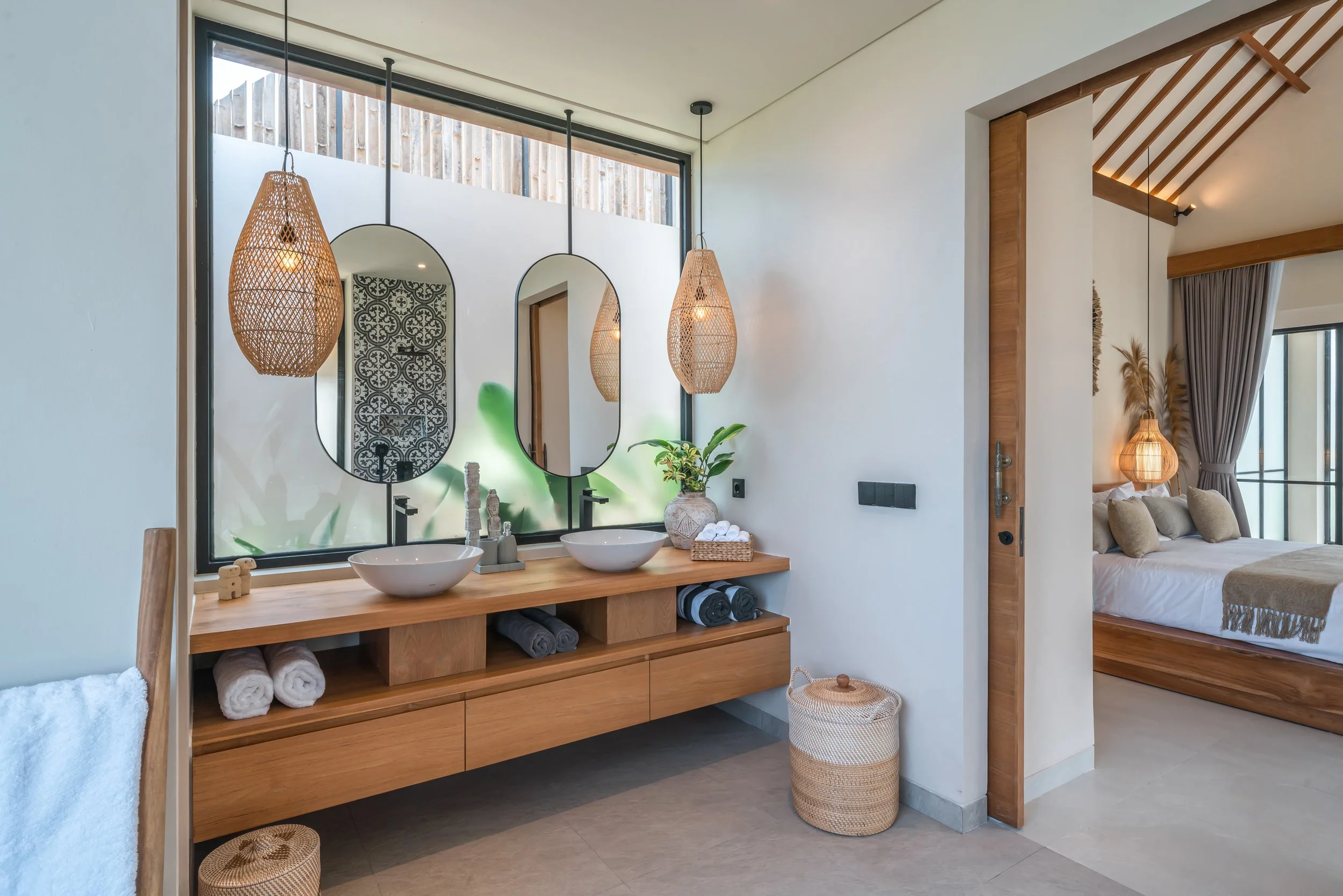 CONTEMPORARY VILLA WITH MEDITERRANEAN TOUCH - 2 BEDROOM - PERERENAN (copie)