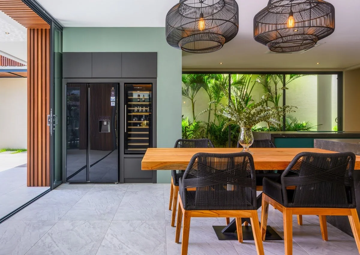 MODERN ELEGANT WHITE VILLA - 4 BEDROOM - JIMBARAN