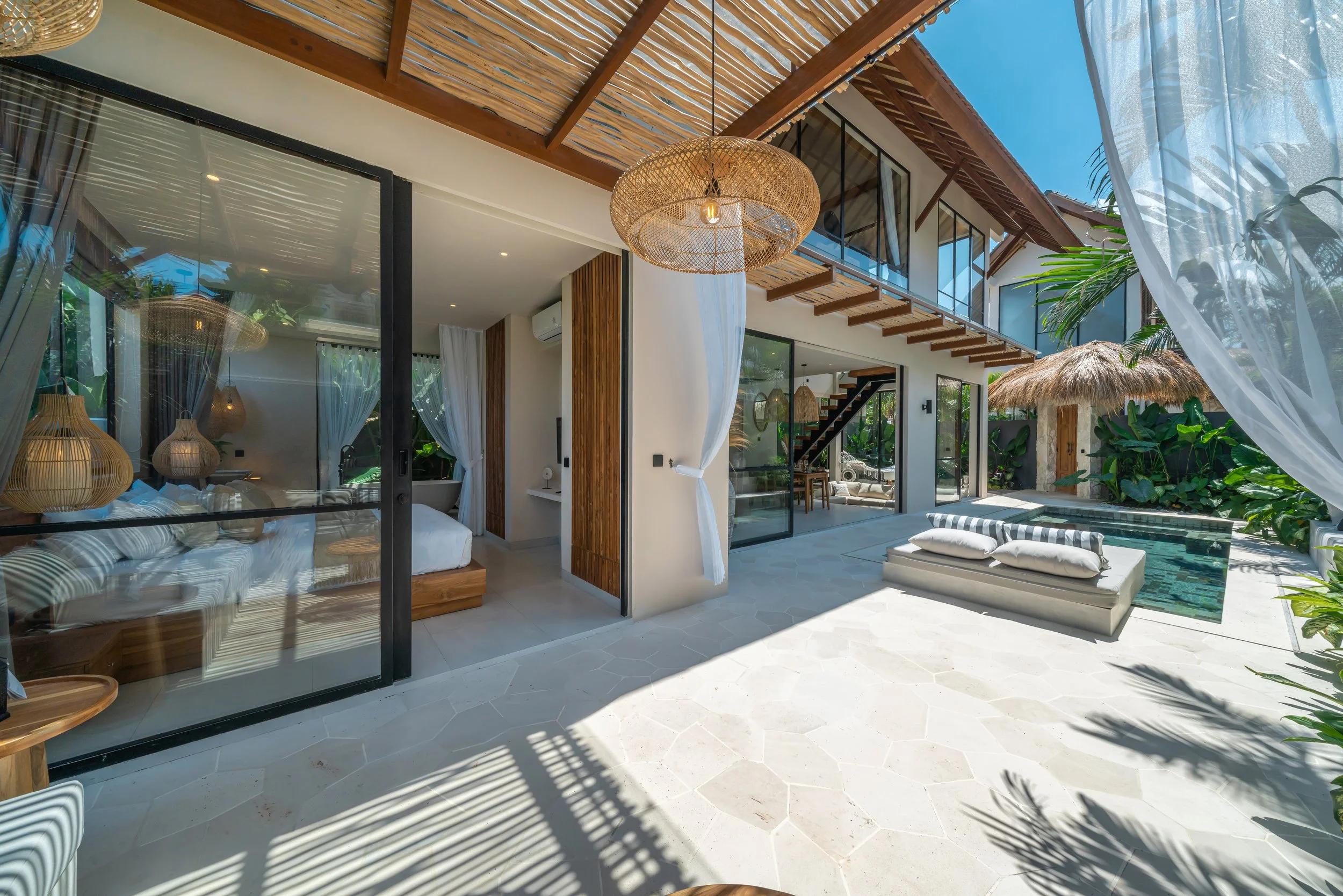 CONTEMPORARY VILLA WITH MEDITERRANEAN TOUCH - 2 BEDROOM - PERERENAN (copie)