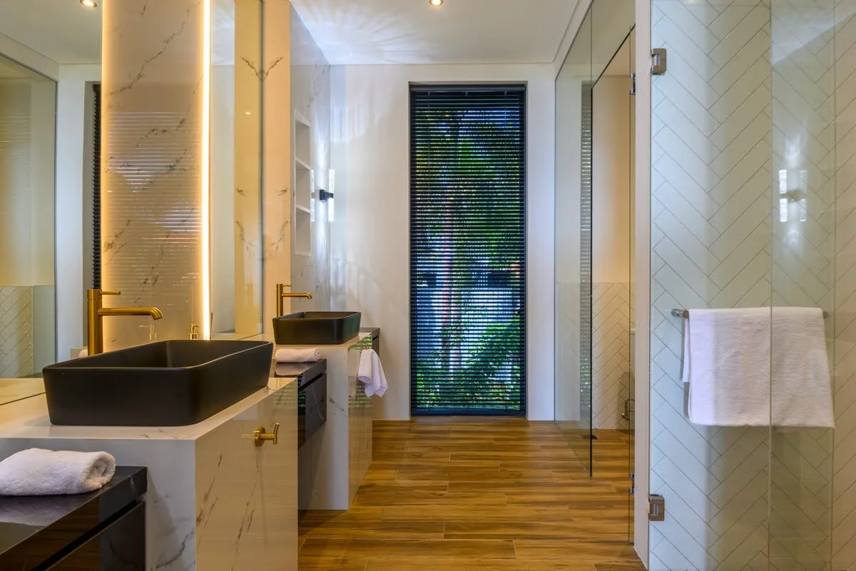 MODERN ELEGANT WHITE VILLA - 4 BEDROOM - JIMBARAN