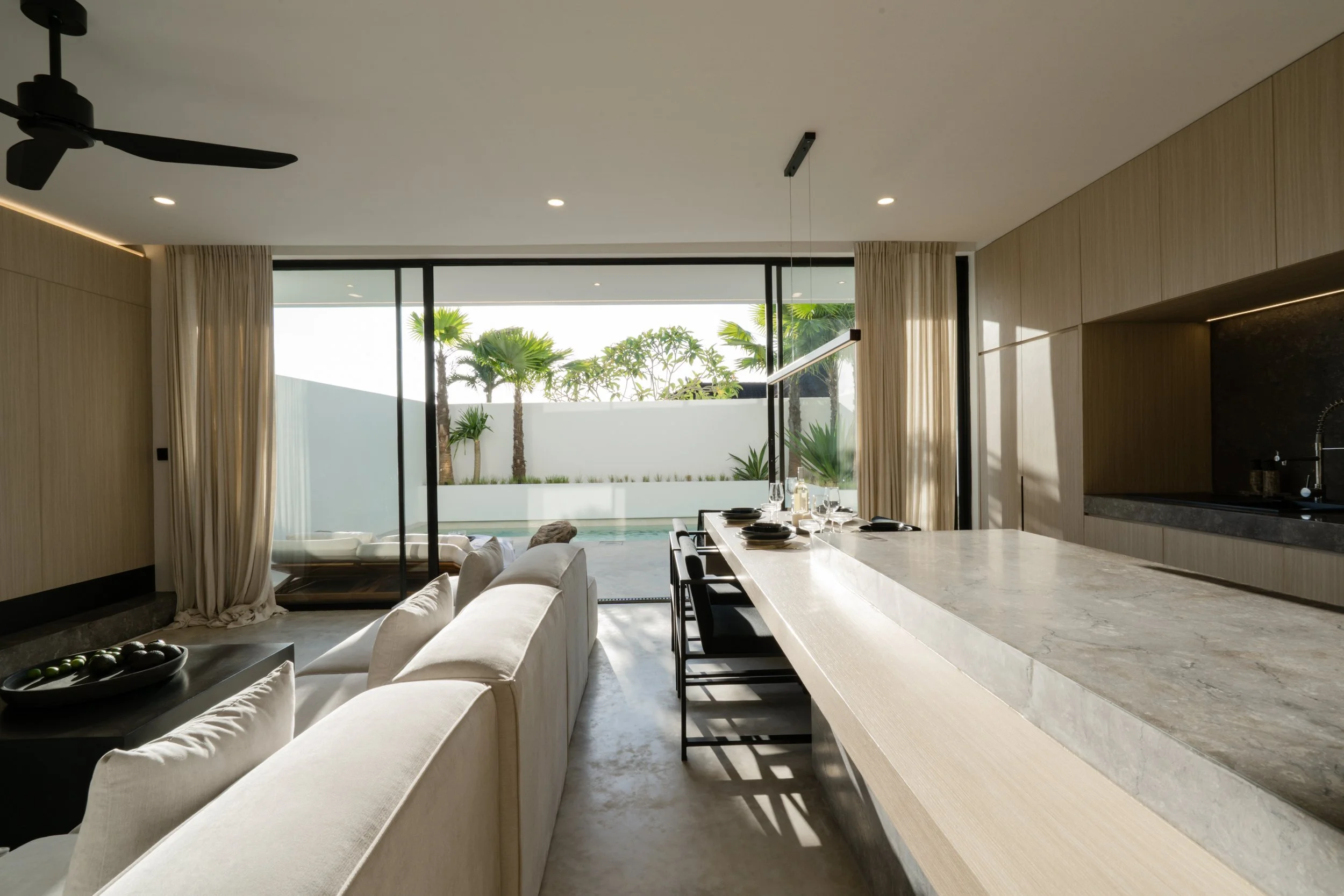 BRIGHT MINIMALIST VILLA - 2 BEDROOM - PERERENAN