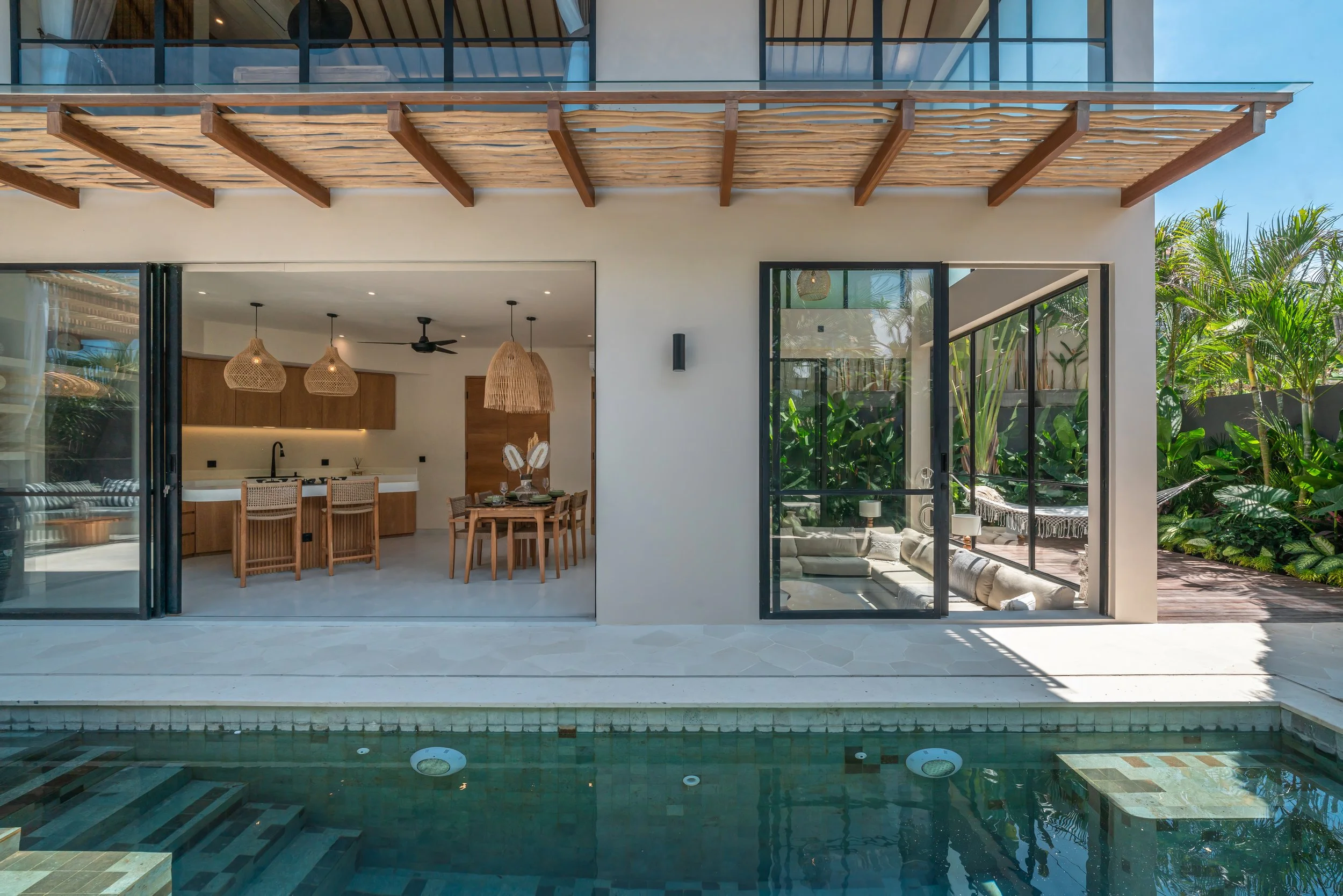 CONTEMPORARY VILLA WITH MEDITERRANEAN TOUCH - 2 BEDROOM - PERERENAN (copie)