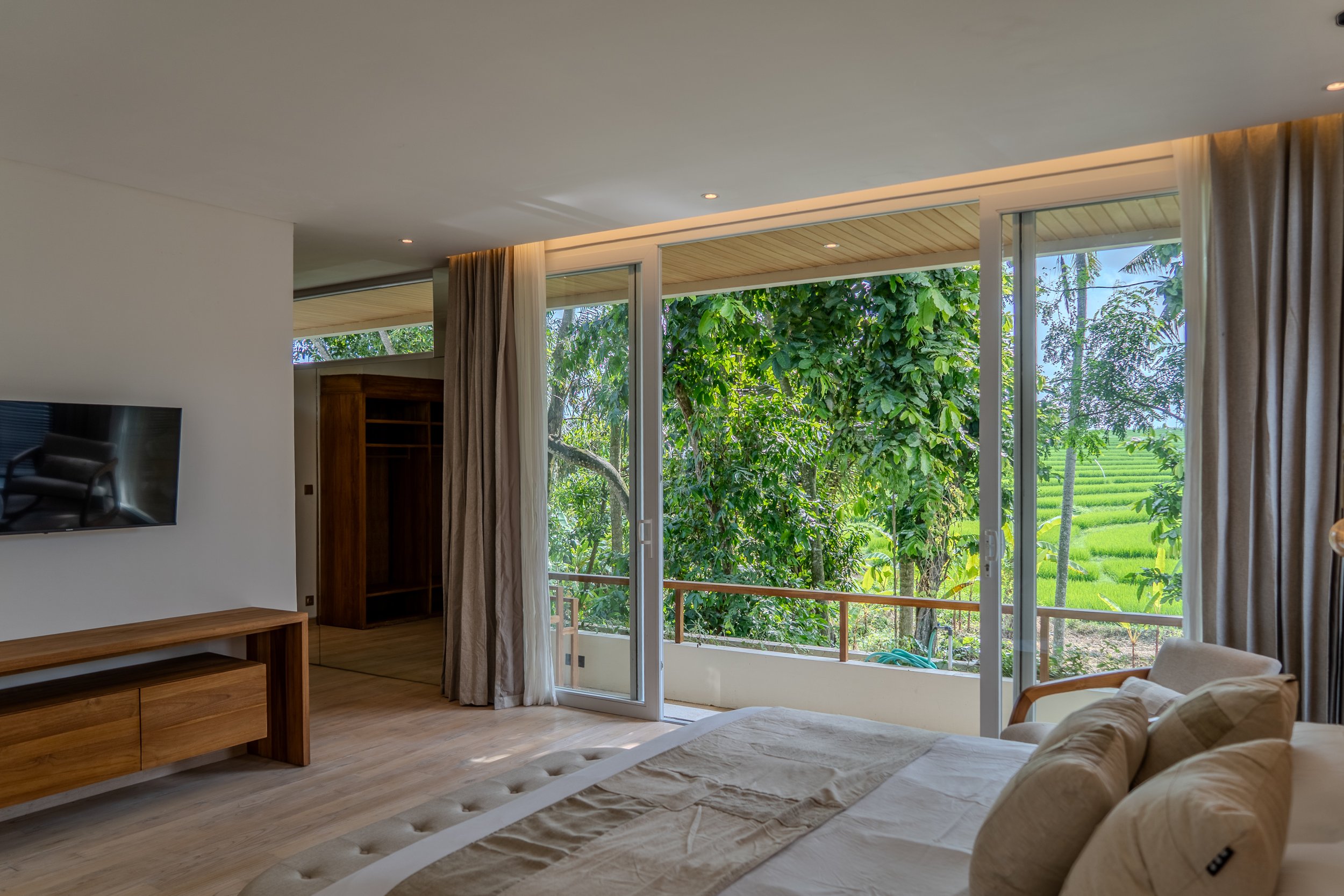 LAGOON STYLE TROPICAL VILLA - 4 BEDROOMS - PERERENAN