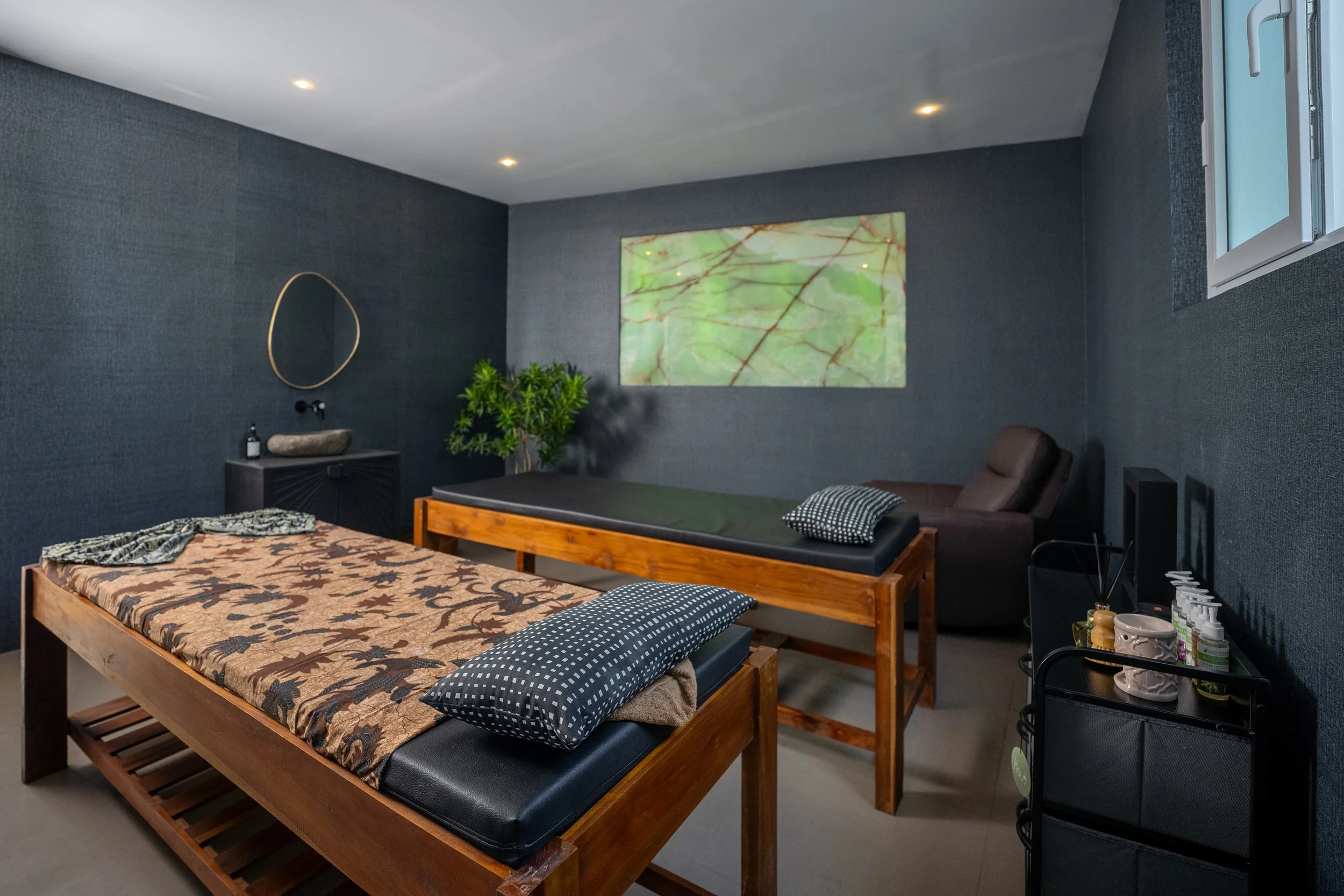 CONTEMPORARY SACTUARY FRAMED BY NATURE - 6 BEDROOM - UBUD