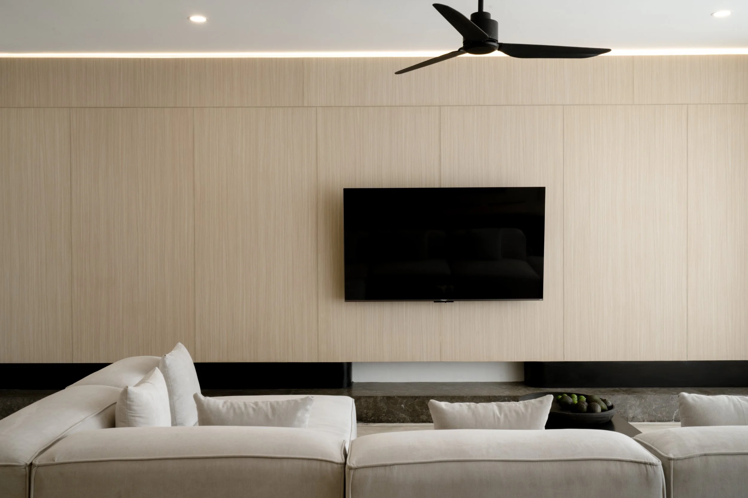 BRIGHT MINIMALIST VILLA - 2 BEDROOM - PERERENAN