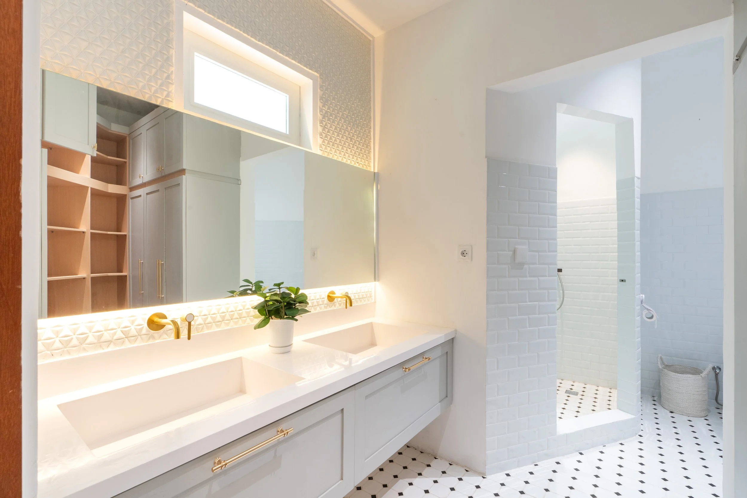 CONTEMPORARY SACTUARY FRAMED BY NATURE - 6 BEDROOM - UBUD