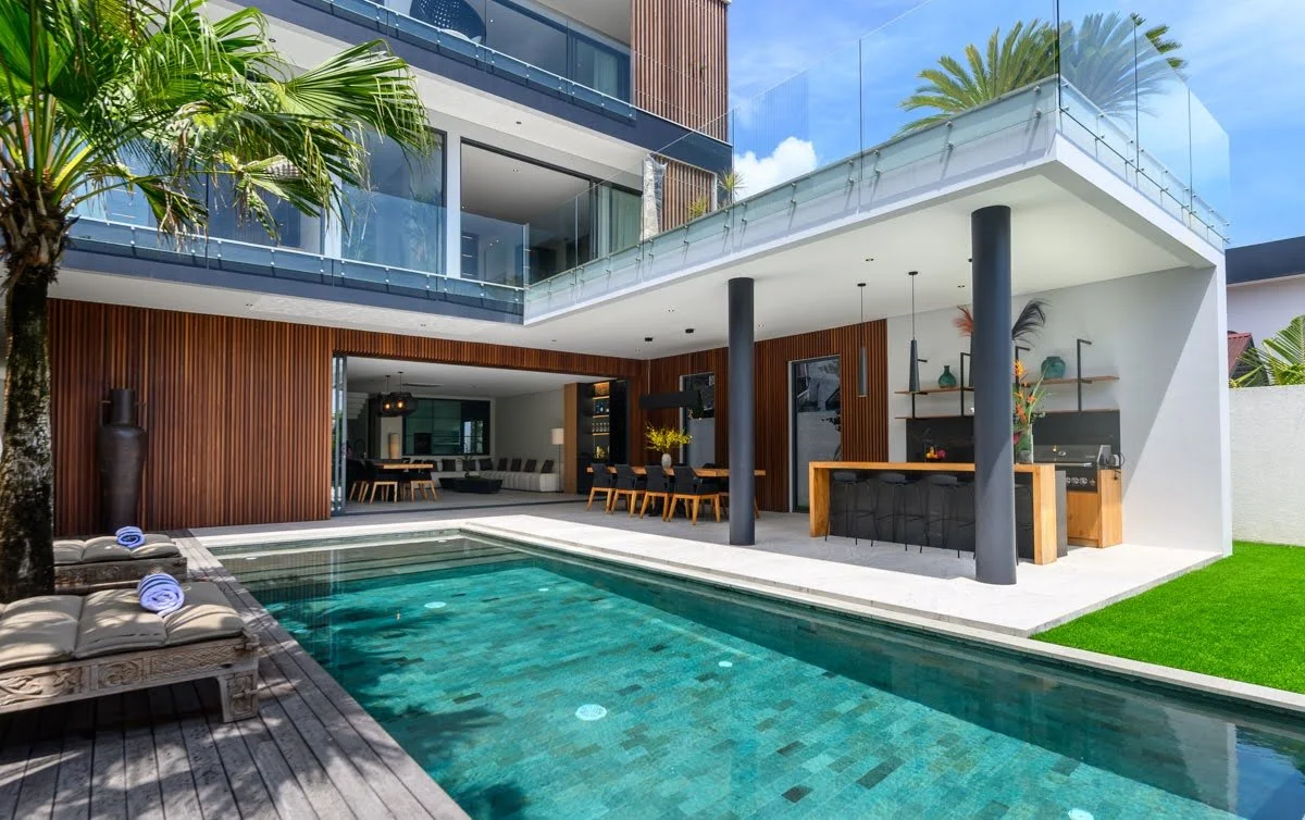 MODERN ELEGANT WHITE VILLA - 4 BEDROOM - JIMBARAN