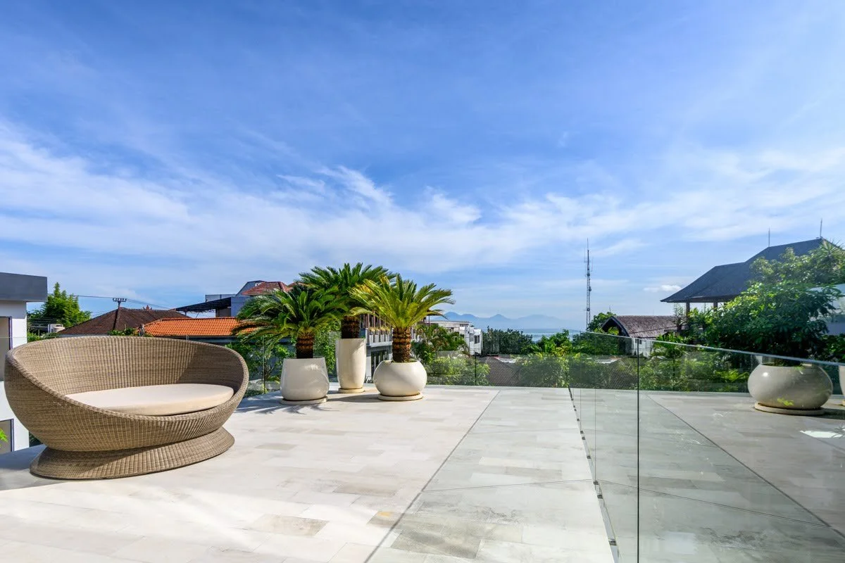 MODERN ELEGANT WHITE VILLA - 4 BEDROOM - JIMBARAN
