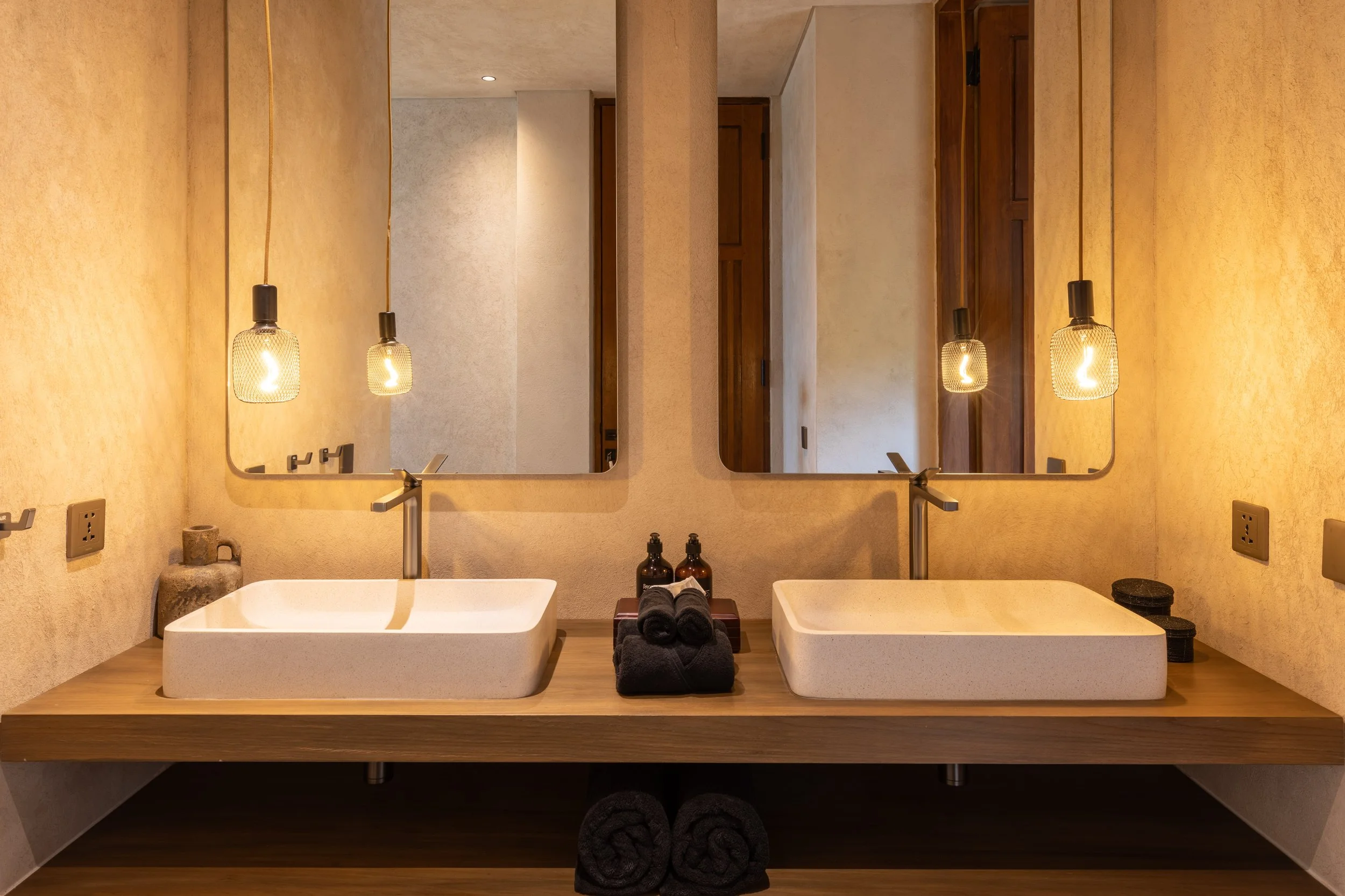 BALINESE MODERN TROPICAL STYLE VILLA - 6 BEDROOM - NYANYI BEACH - villa - for - sale - Bali