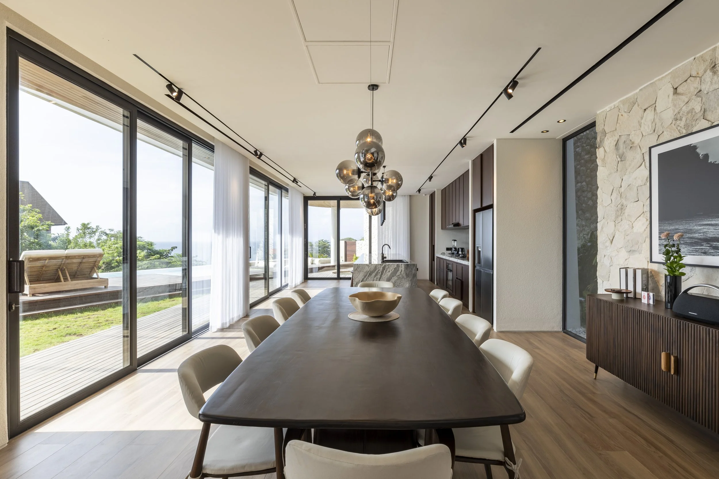 OCEAN VIEW VILLA WITH PRIVATE BEACH ACCESS - 5 BEDROOM - ULUWATU