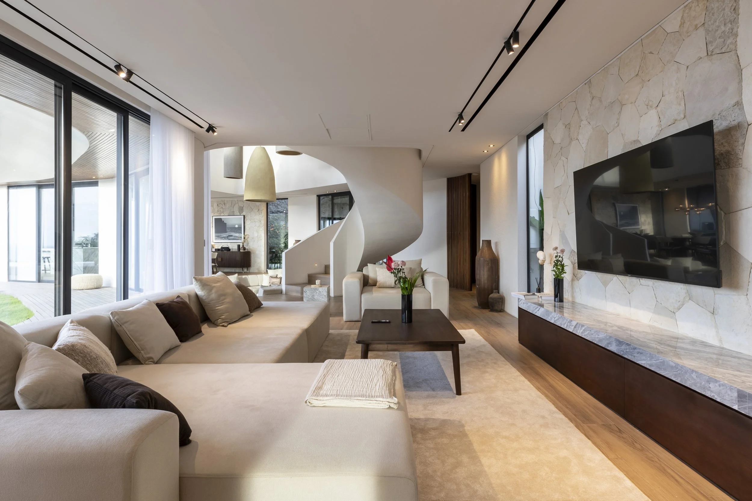 OCEAN VIEW VILLA WITH PRIVATE BEACH ACCESS - 5 BEDROOM - ULUWATU